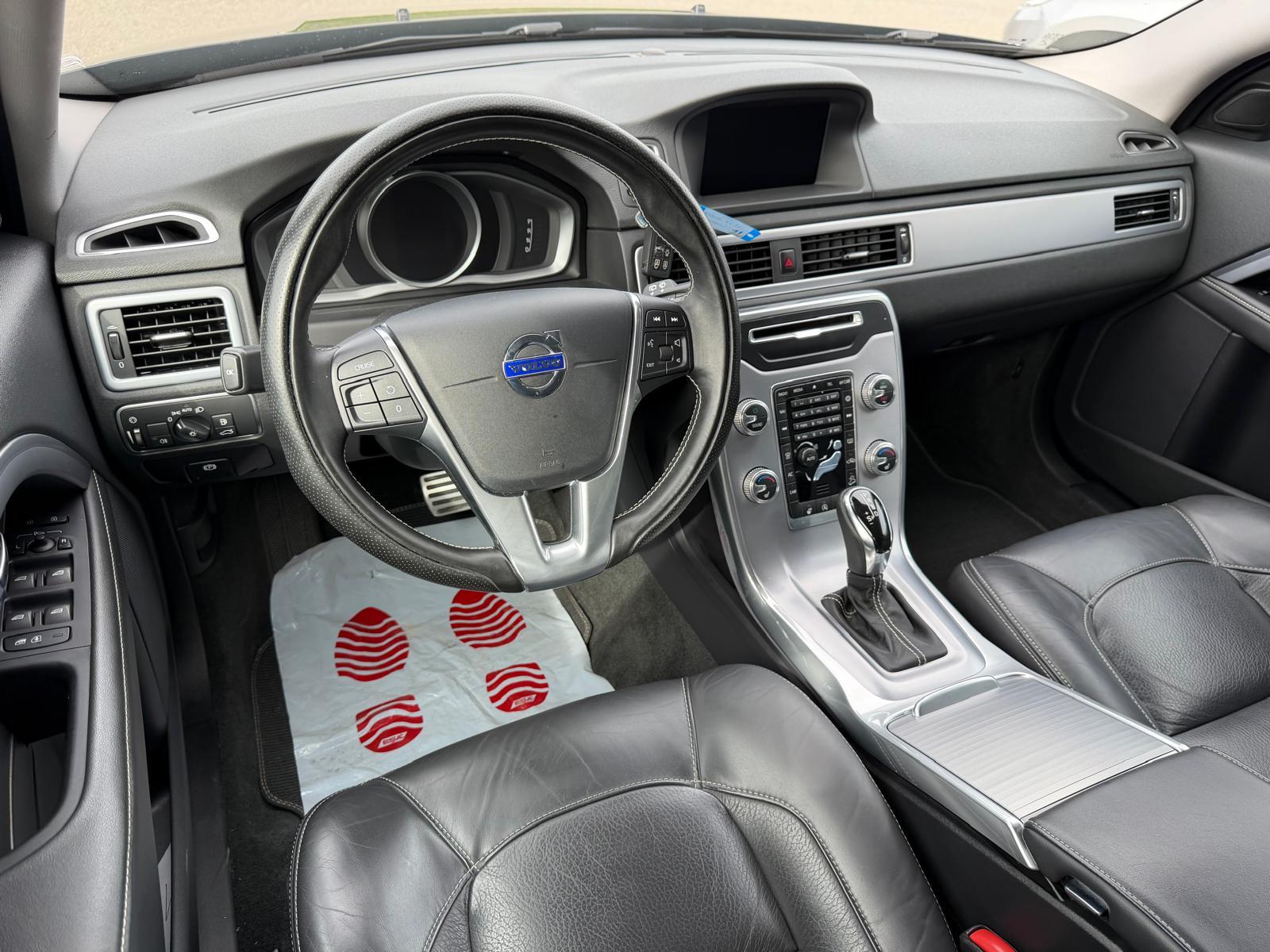VOLVO XC70 2.4 D4 Classic Edition AWD-image-7