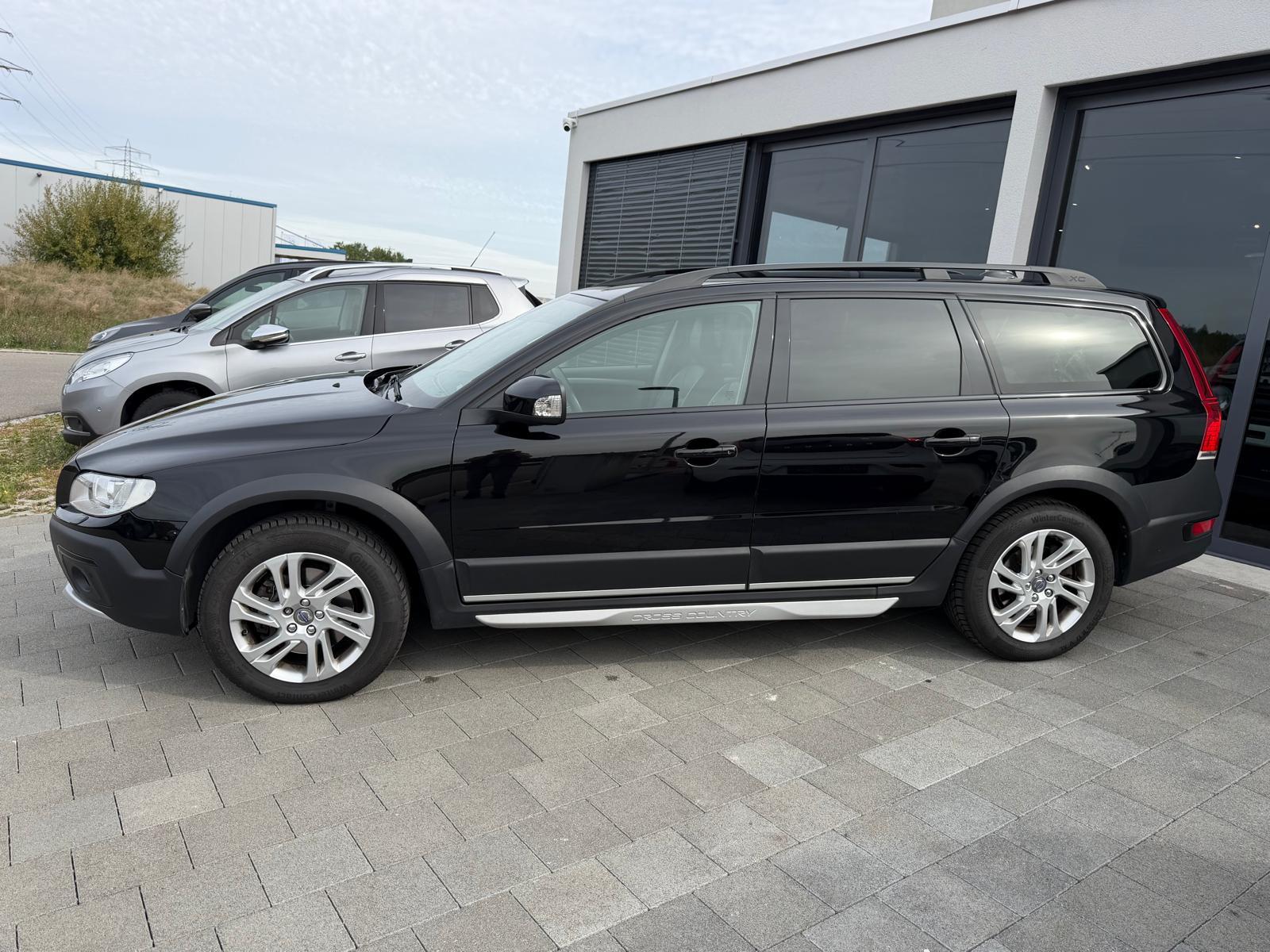 VOLVO XC70 2.4 D4 Classic Edition AWD-image-25