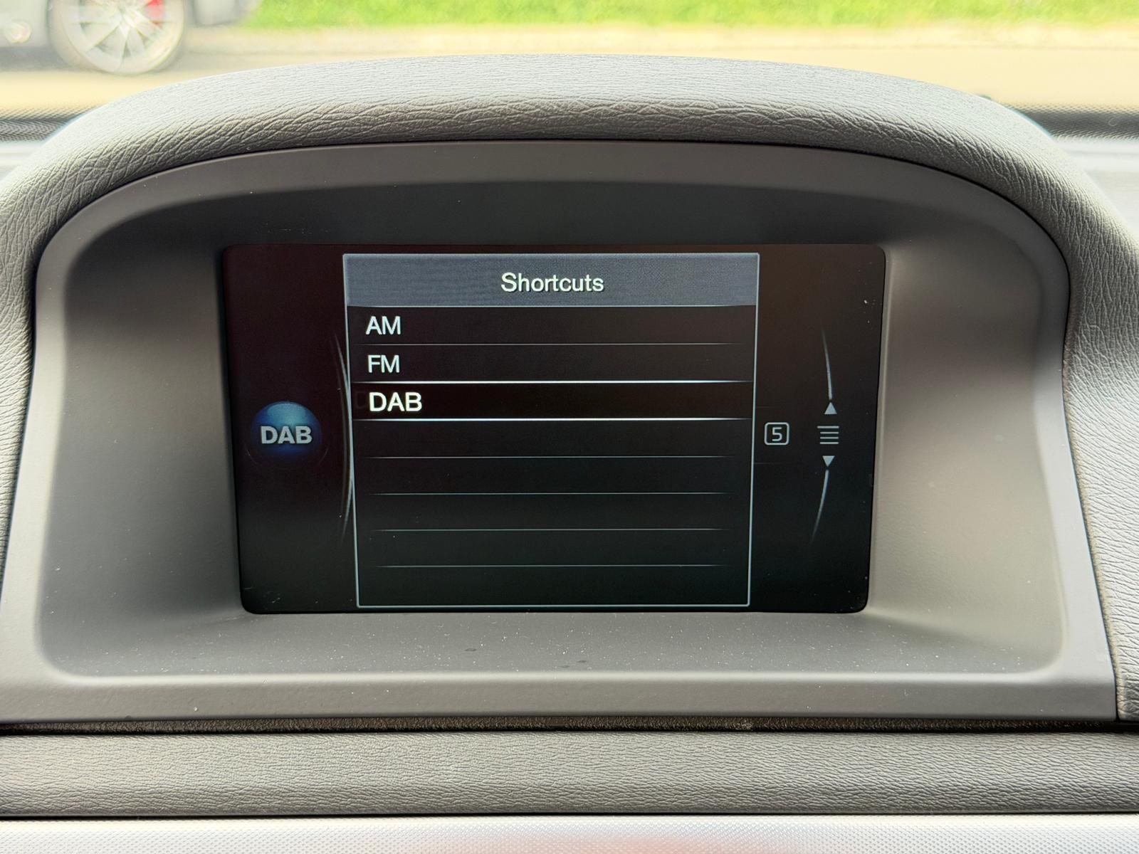 VOLVO XC70 2.4 D4 Classic Edition AWD-image-15
