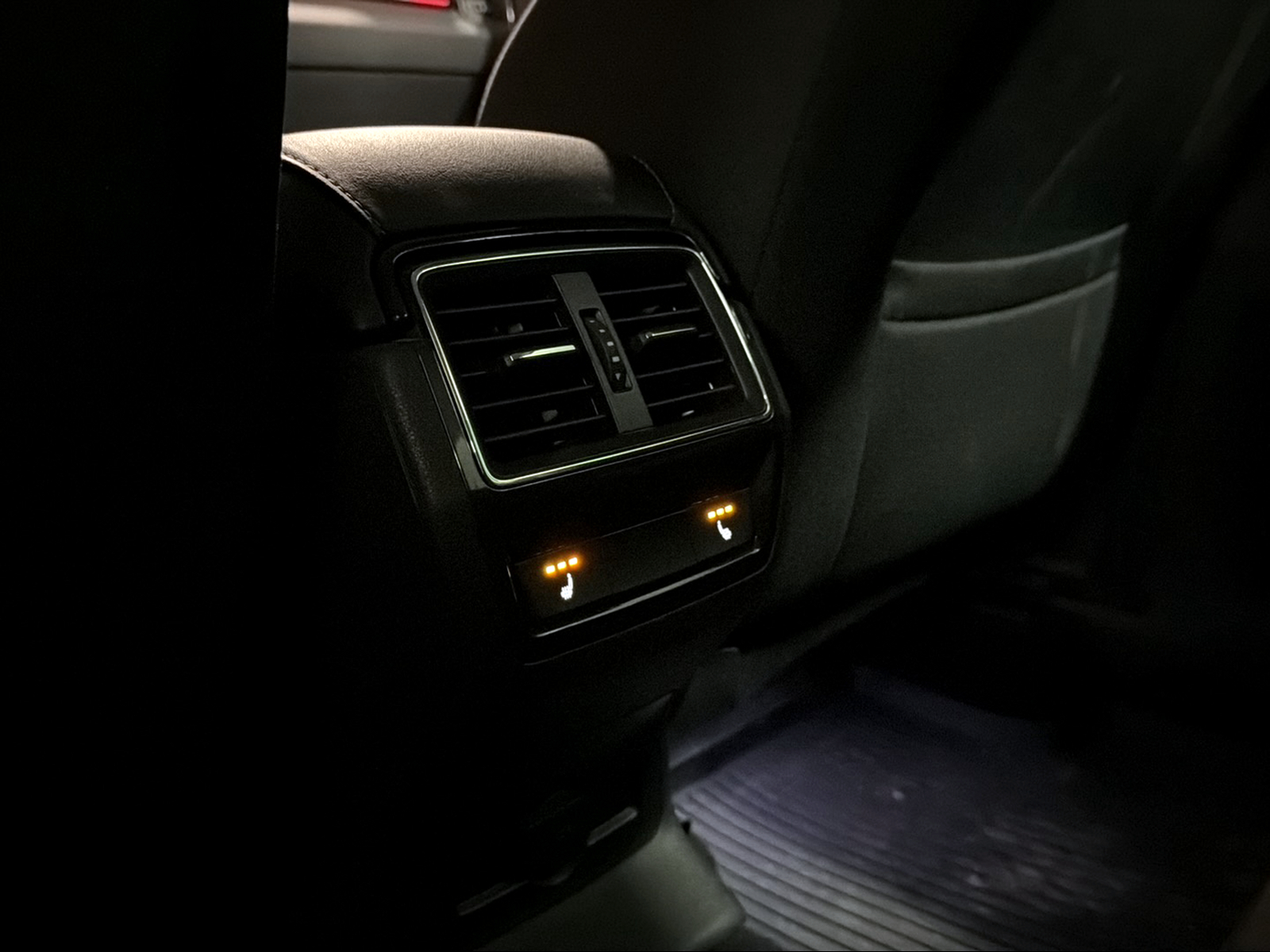 SKODA Karoq 2.0 TDI Style 4x4 DSG-image-17