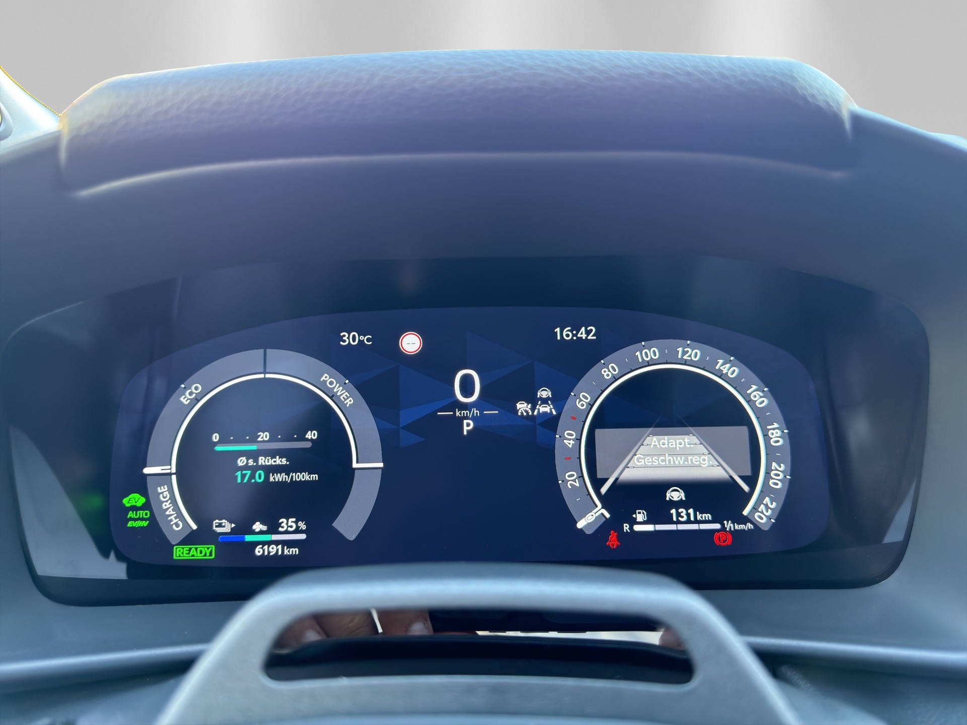 TOYOTA C-HR 2.0 PHEV GR Sport-image-15
