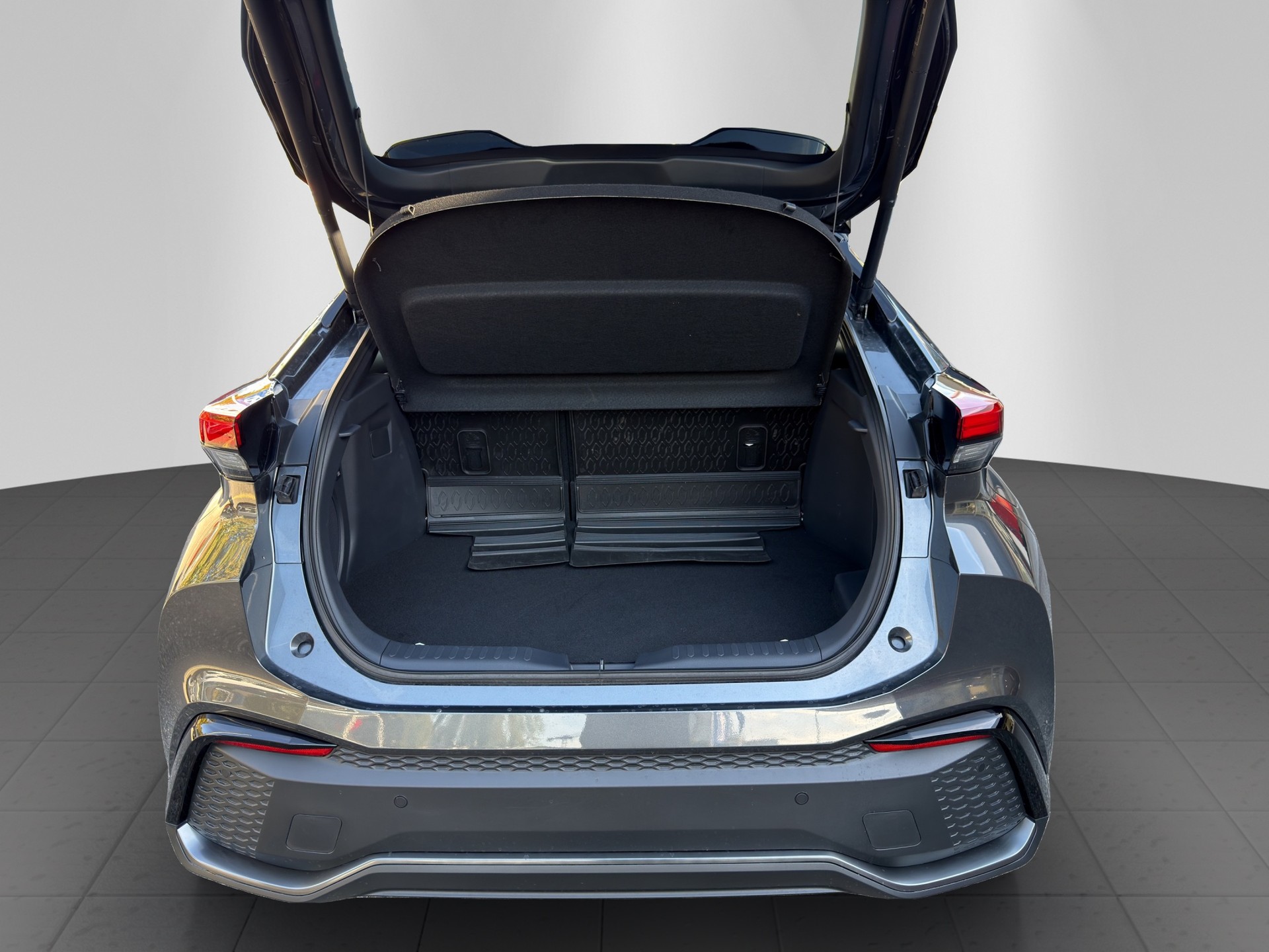 TOYOTA C-HR 2.0 PHEV GR Sport-image-8