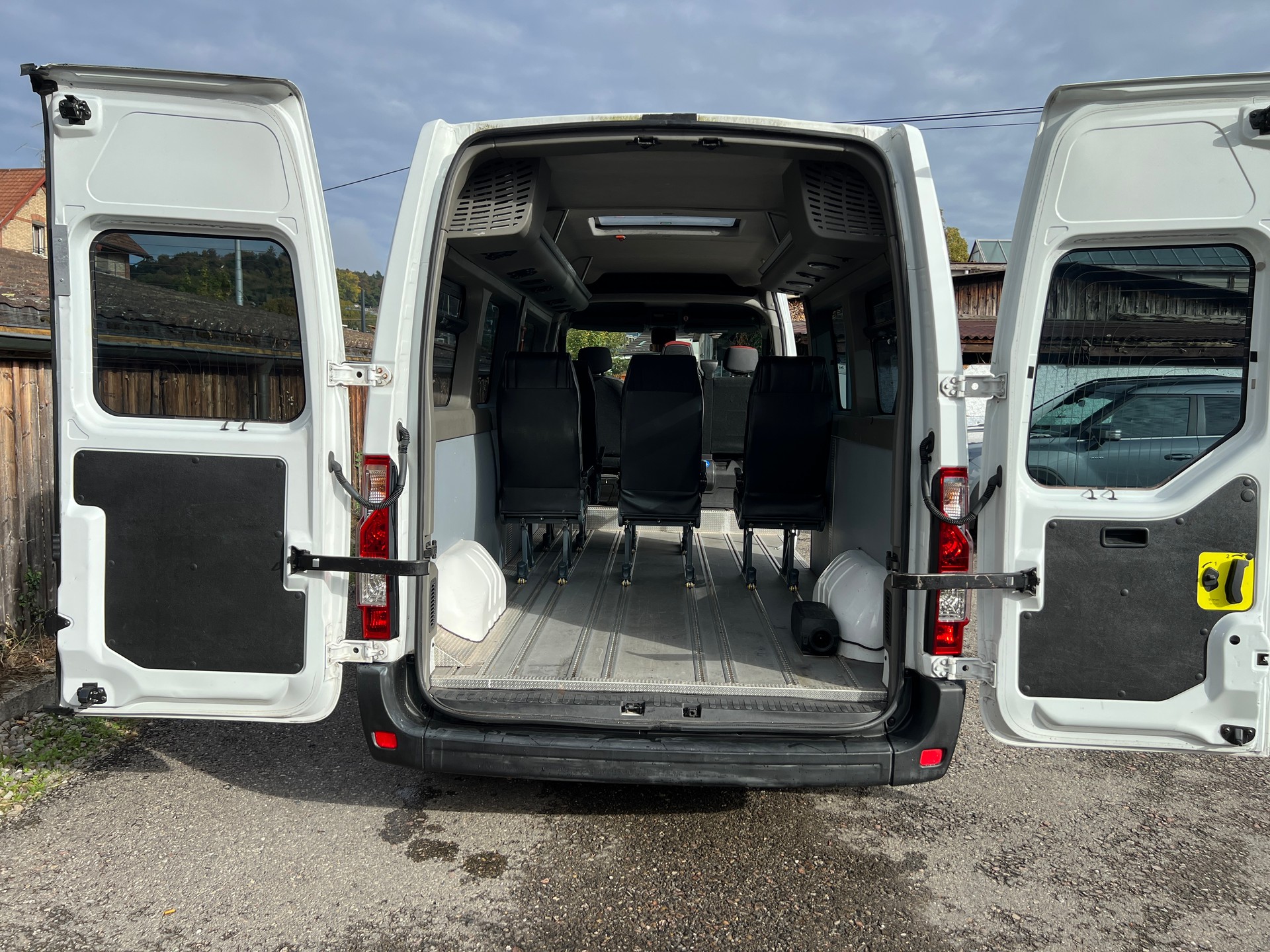 RENAULT Master 2.3dCi Bus 8 Plätze-image-10