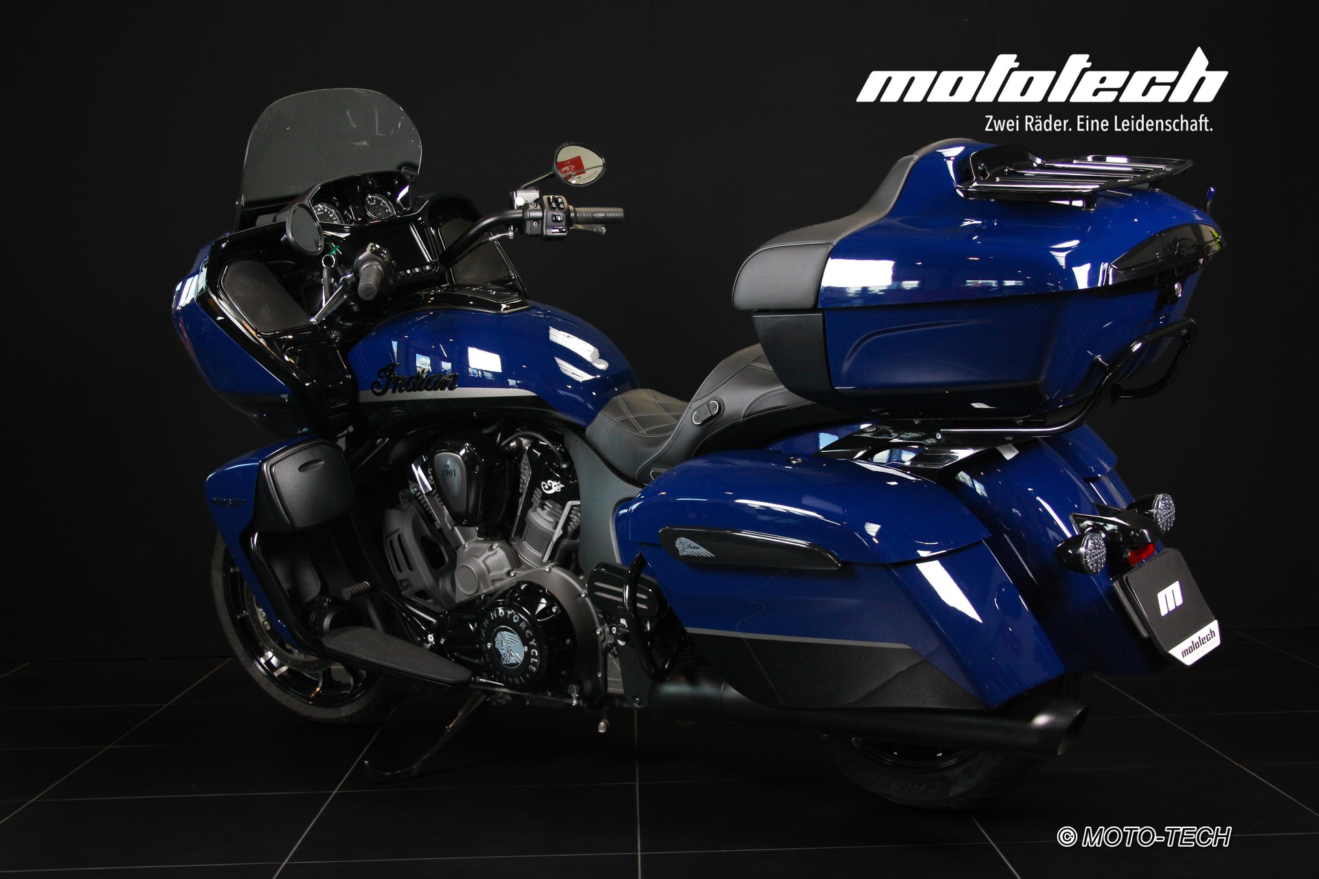 INDIAN Pursuit Dark Horse-showroom-element-3