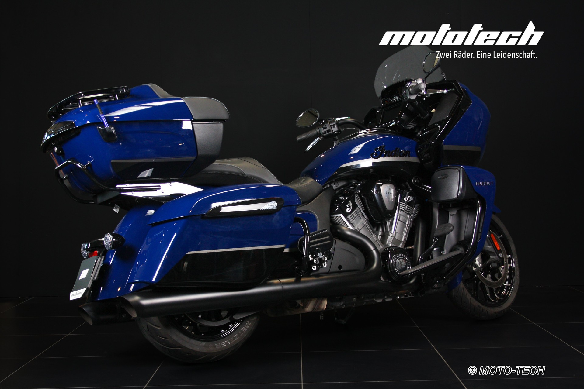 INDIAN Pursuit Dark Horse-showroom-element-2