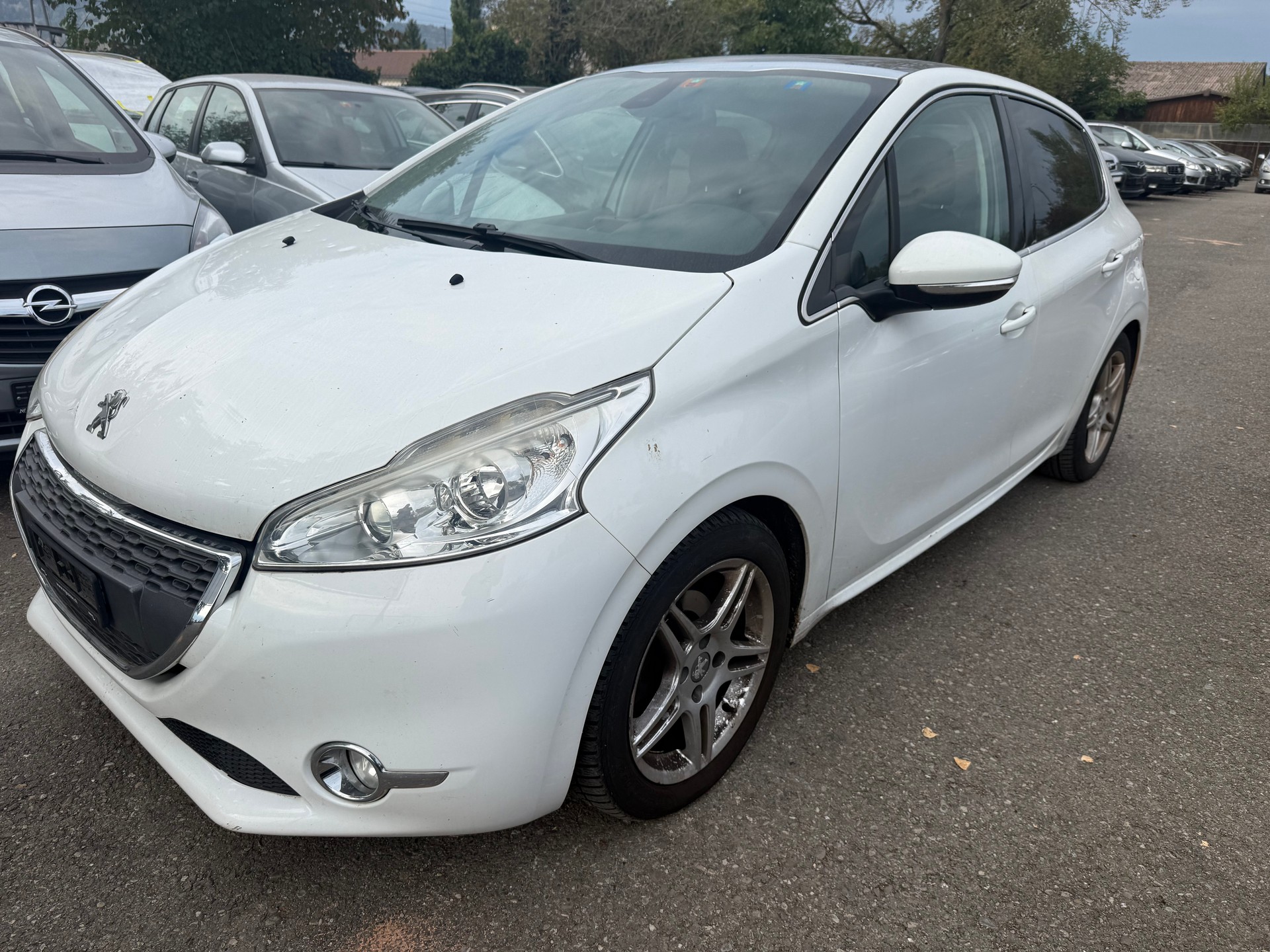 PEUGEOT 208 1.6 VTI Allure Automatik-image-2