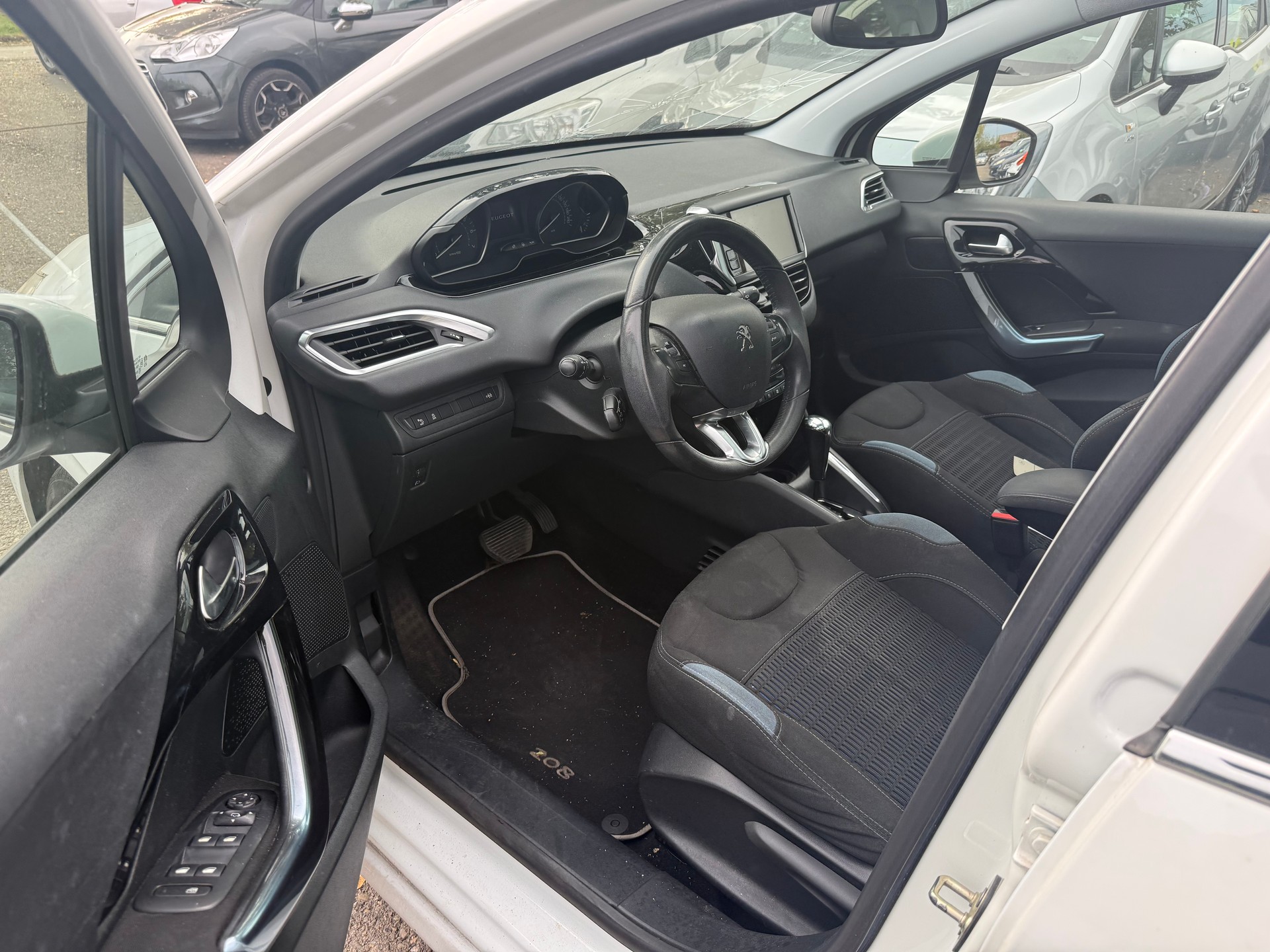 PEUGEOT 208 1.6 VTI Allure Automatik-image-9