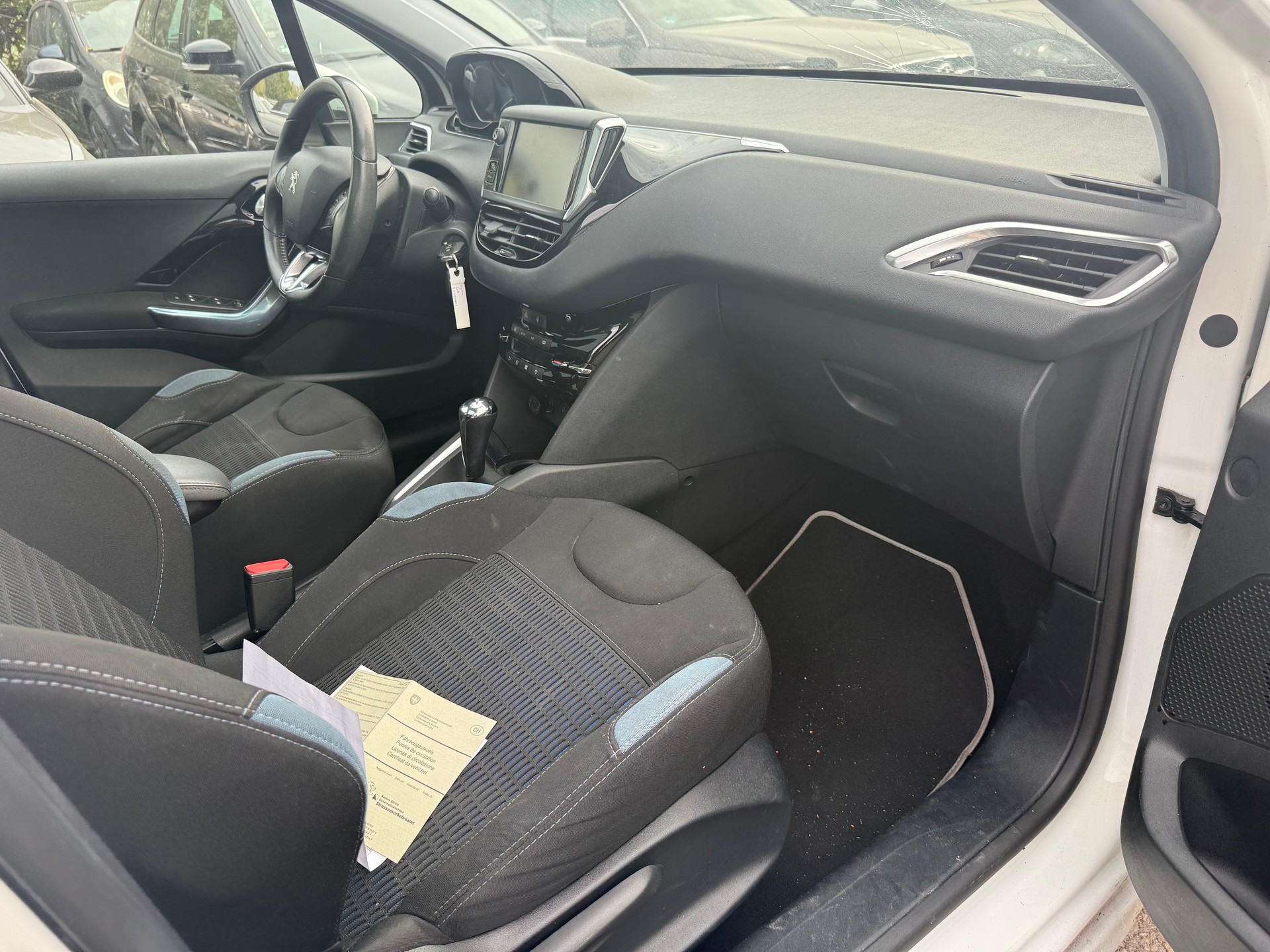 PEUGEOT 208 1.6 VTI Allure Automatik-image-8