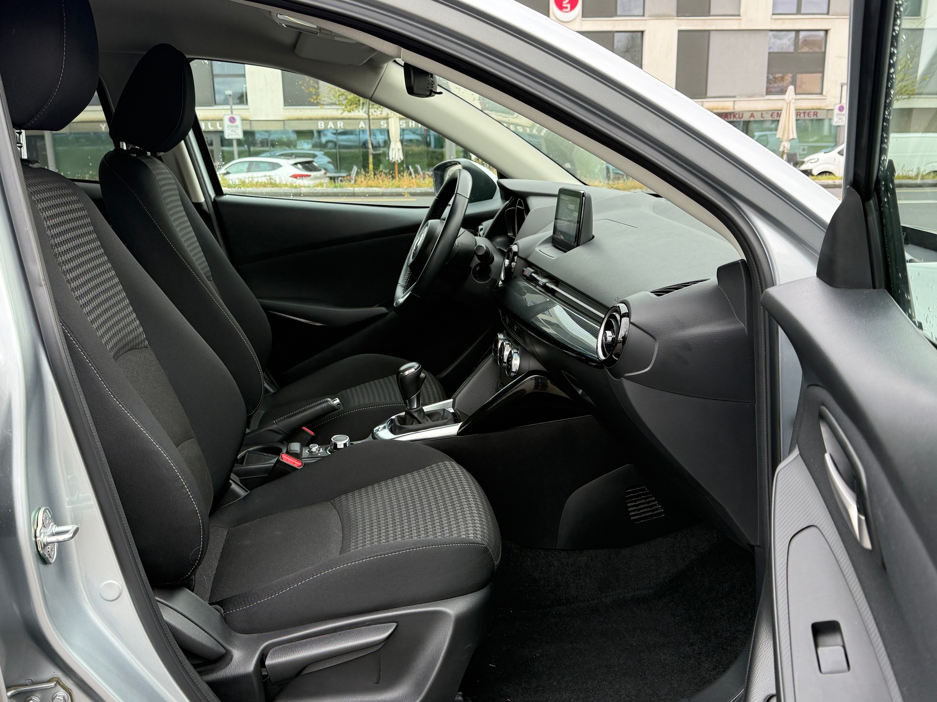 MAZDA 2 SKYACTIV-G 90 Ambition Plus Automat-image-13