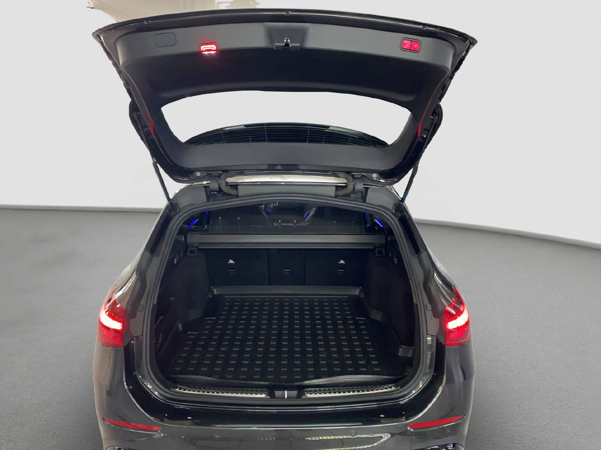 MERCEDES-BENZ C 220 d AMG Line Kombi-image-12