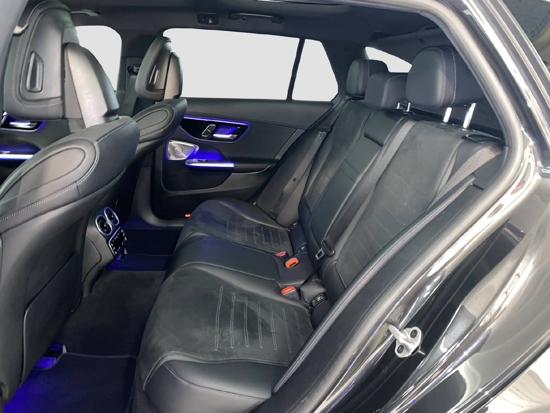 MERCEDES-BENZ C 220 d AMG Line Kombi-image-11