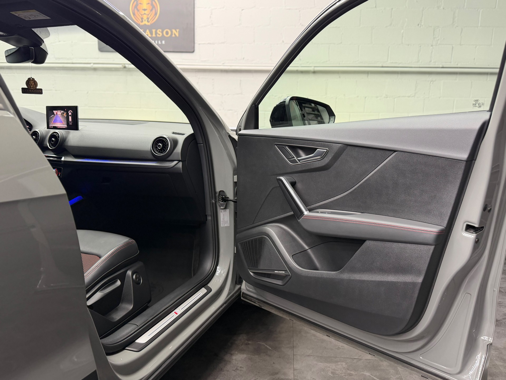 AUDI SQ2 TFSI quattro S-tronic | CH-Auto | Gratis-Service | Panorama Dach | ACC | Rückfahrkamera | Ambiente-image-24