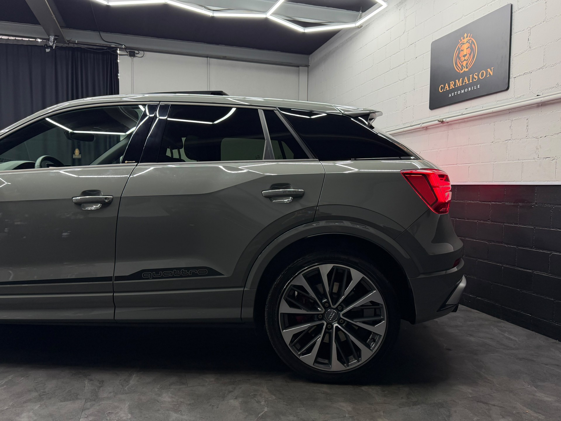 AUDI SQ2 TFSI quattro S-tronic | CH-Auto | Gratis-Service | Panorama Dach | ACC | Rückfahrkamera | Ambiente-showroom-element-3