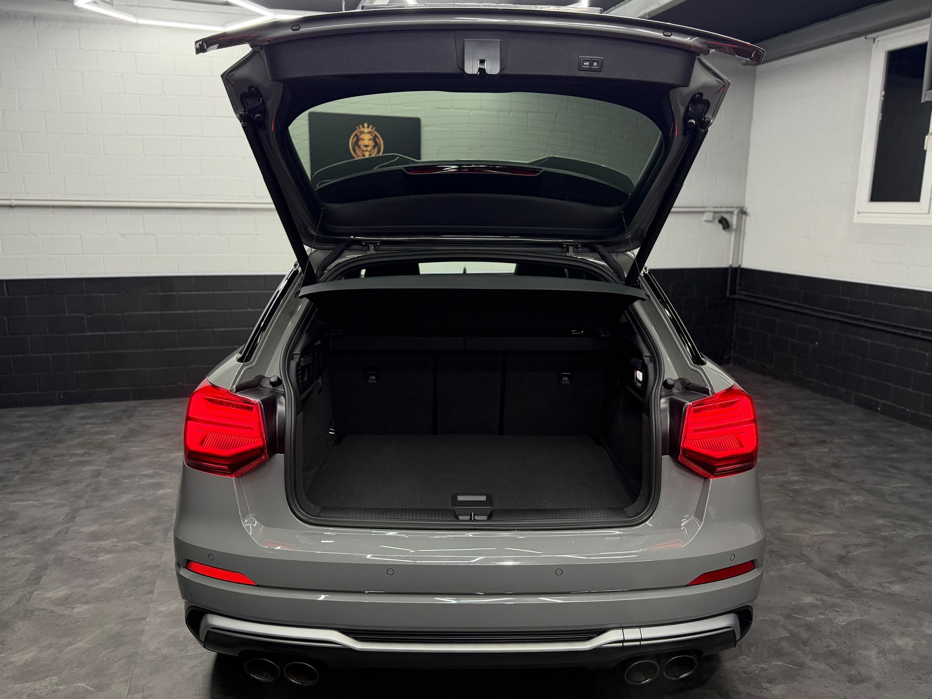 AUDI SQ2 TFSI quattro S-tronic | CH-Auto | Gratis-Service | Panorama Dach | ACC | Rückfahrkamera | Ambiente-image-23