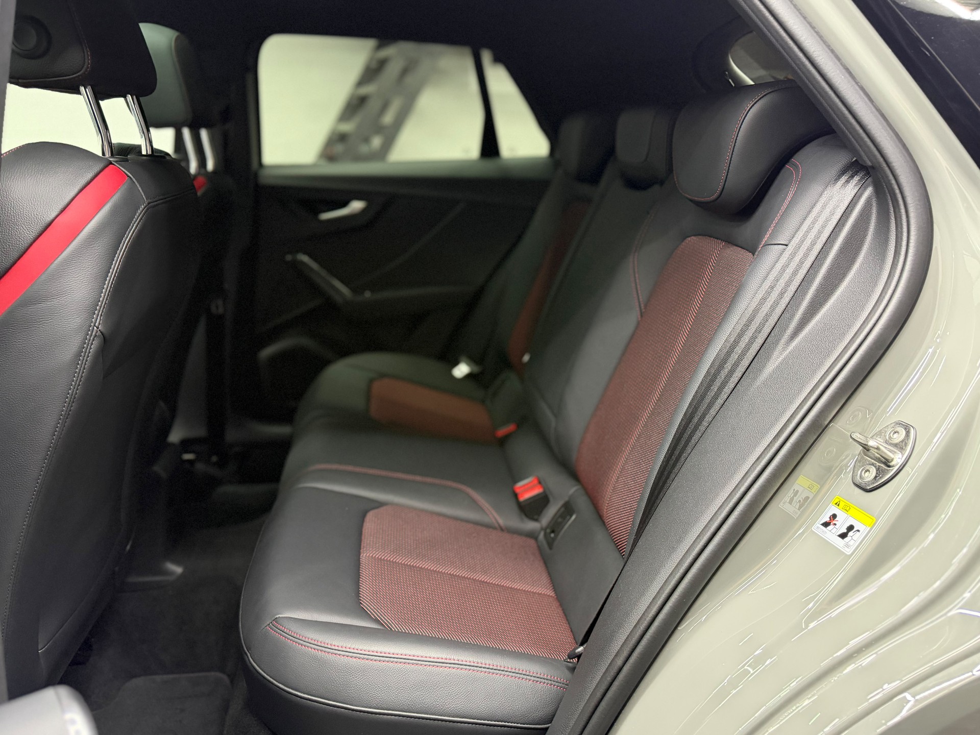 AUDI SQ2 TFSI quattro S-tronic | CH-Auto | Gratis-Service | Panorama Dach | ACC | Rückfahrkamera | Ambiente-image-22