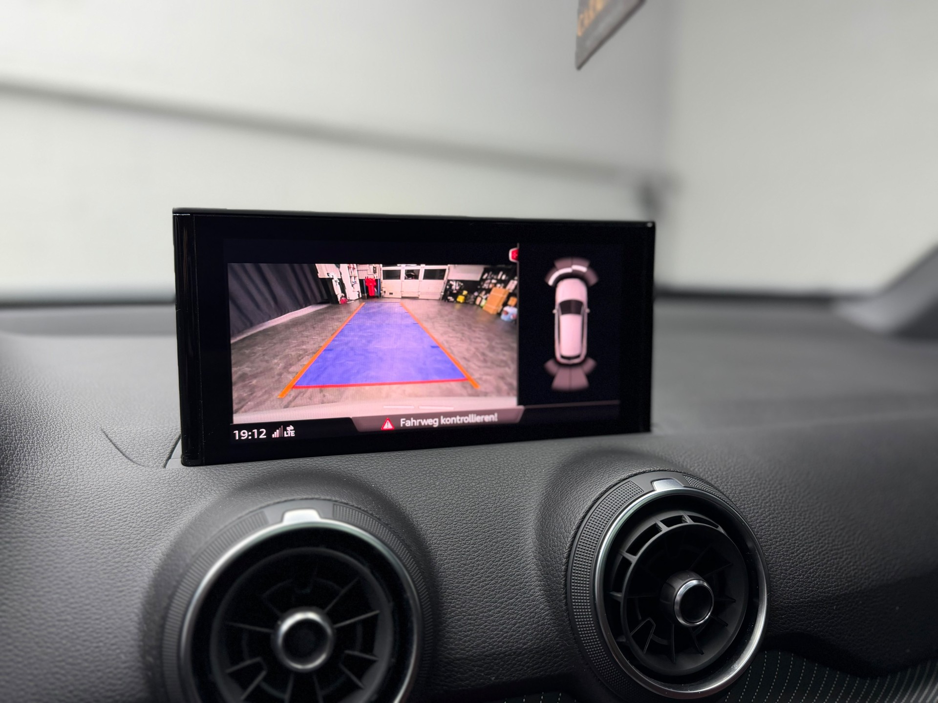 AUDI SQ2 TFSI quattro S-tronic | CH-Auto | Gratis-Service | Panorama Dach | ACC | Rückfahrkamera | Ambiente-image-17