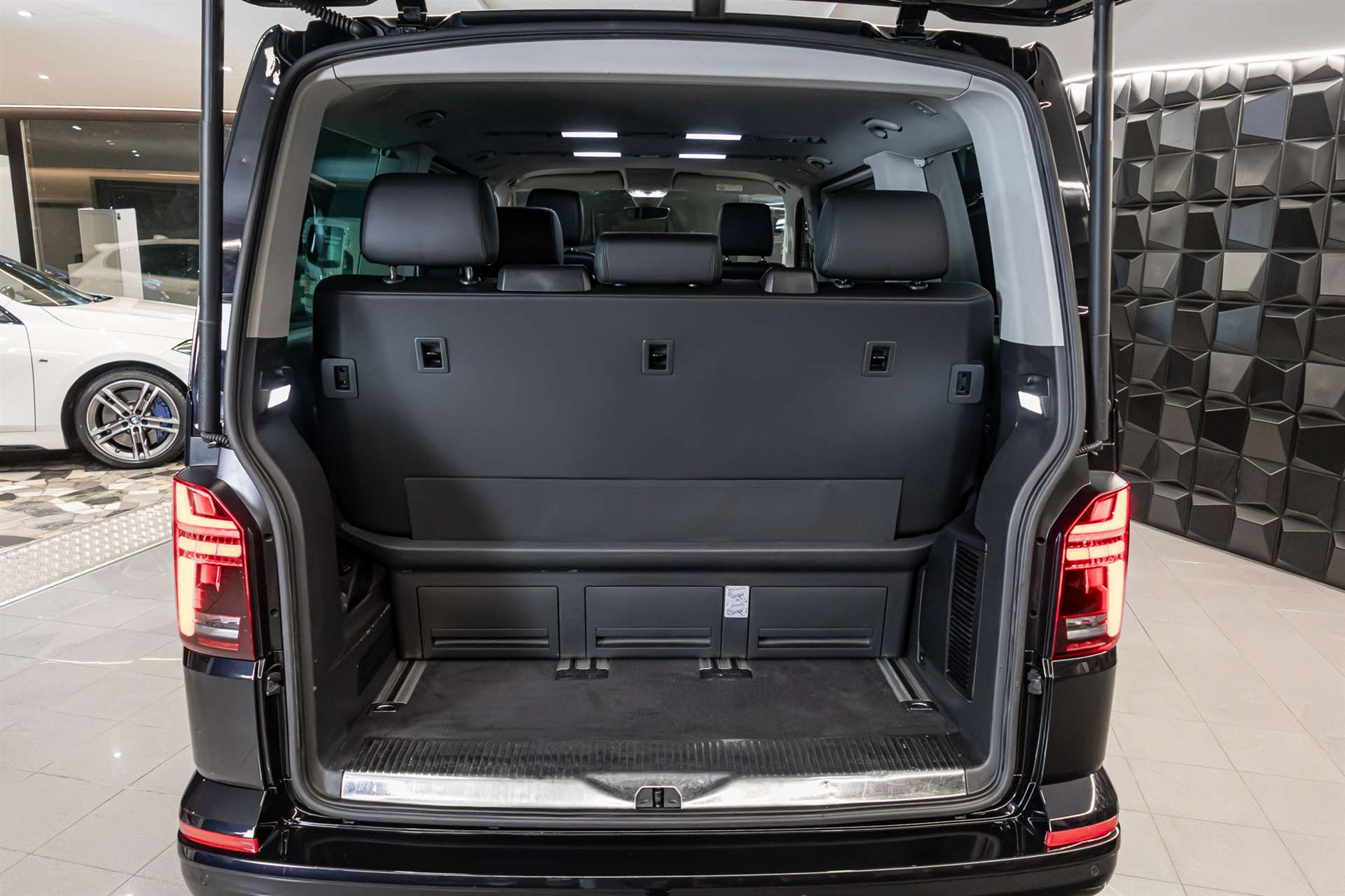 VW T6.1 Multivan 2.0 Bi-TDI Highline Liberty 4Mot. DSG BULLI Edition-image-28