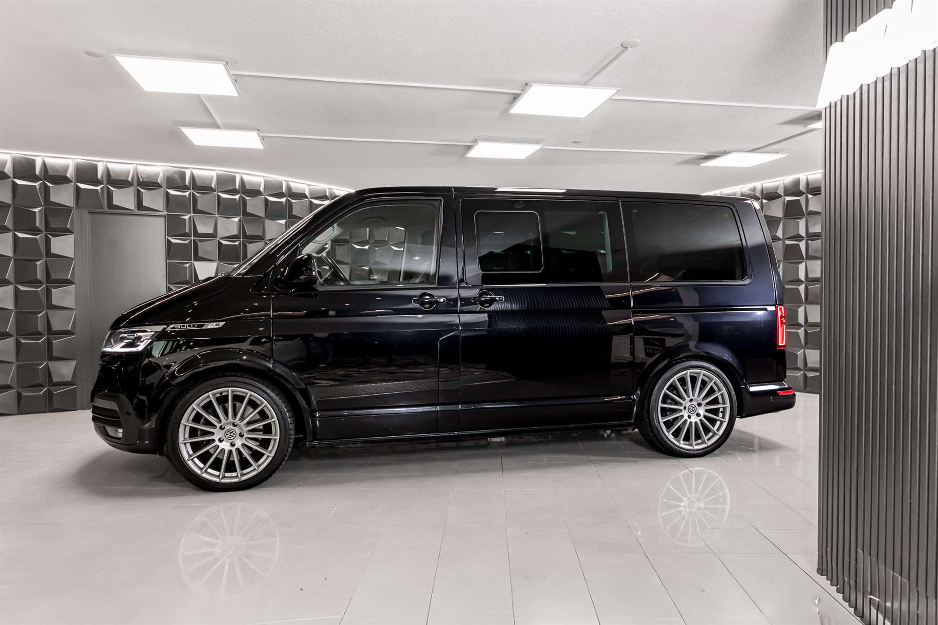 VW T6.1 Multivan 2.0 Bi-TDI Highline Liberty 4Mot. DSG BULLI Edition-image-1