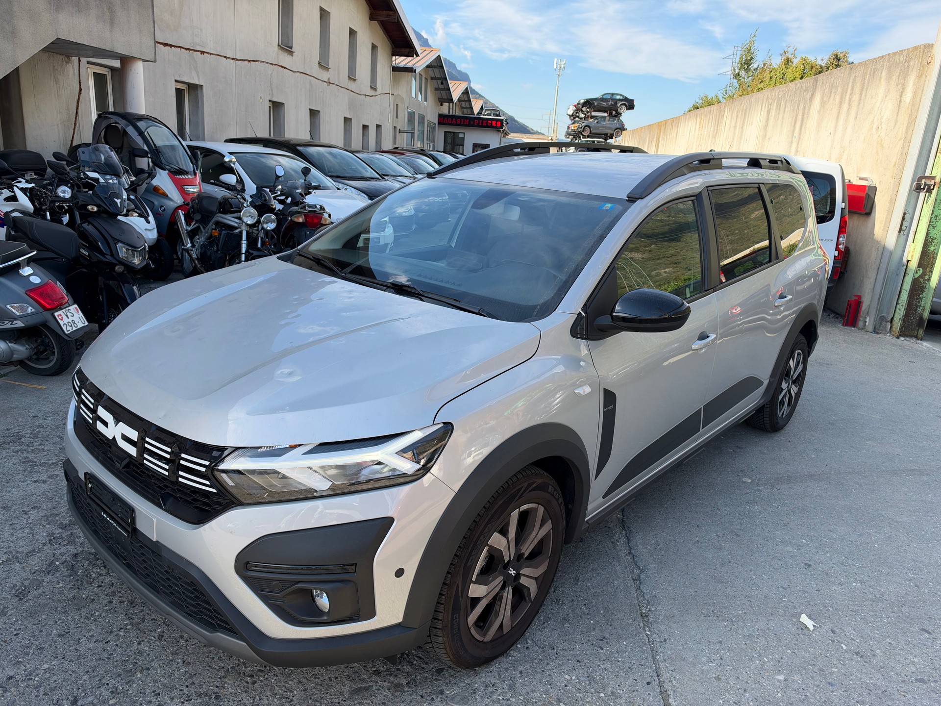 DACIA Jogger TCe 110 Extreme-image-1