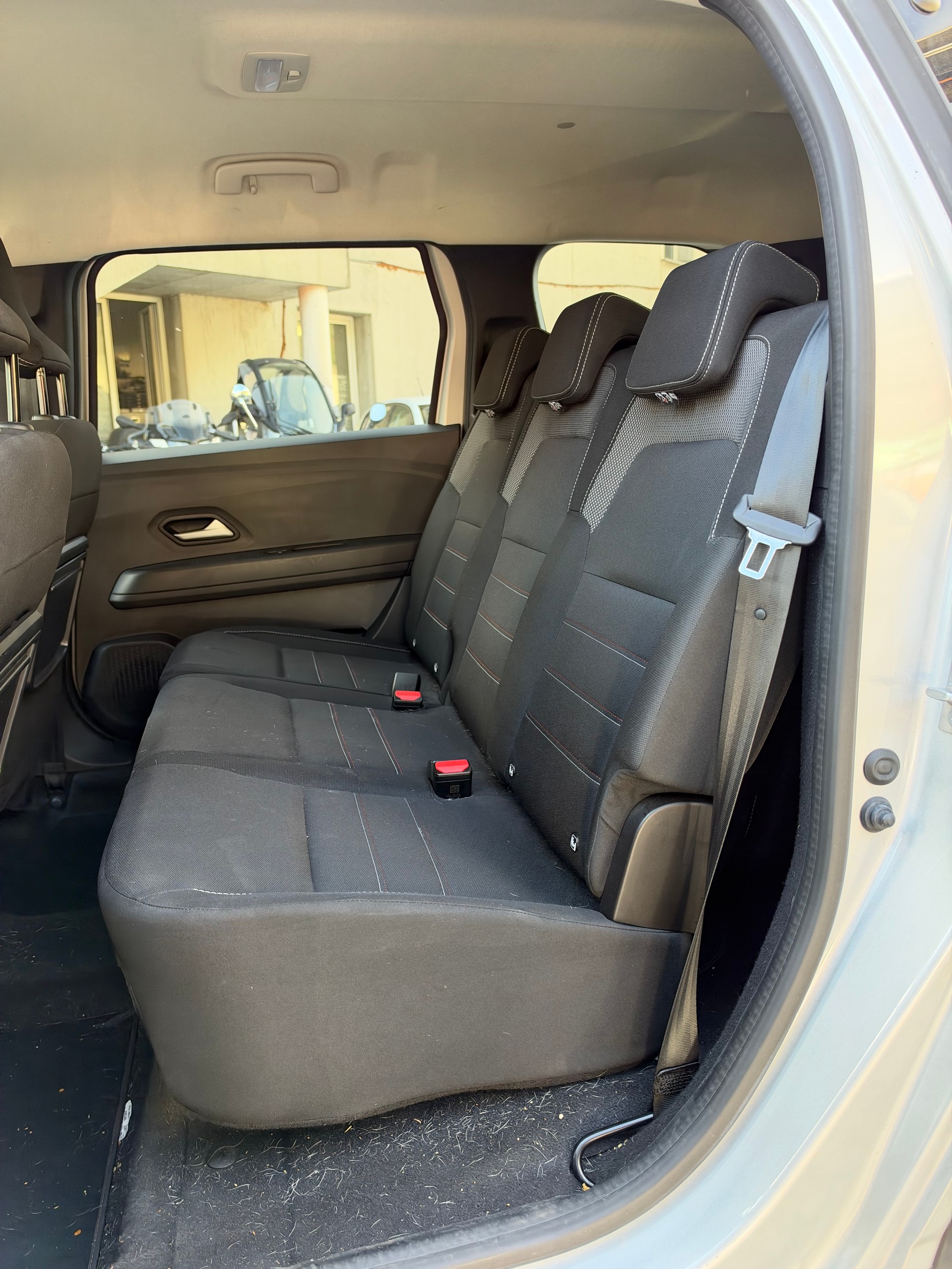 DACIA Jogger TCe 110 Extreme-image-14