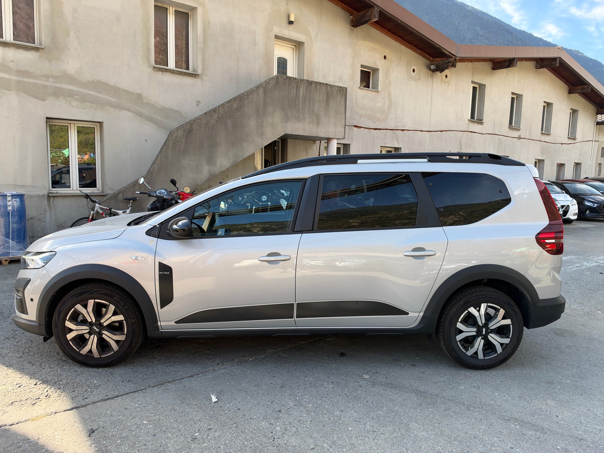 DACIA Jogger TCe 110 Extreme-image-0