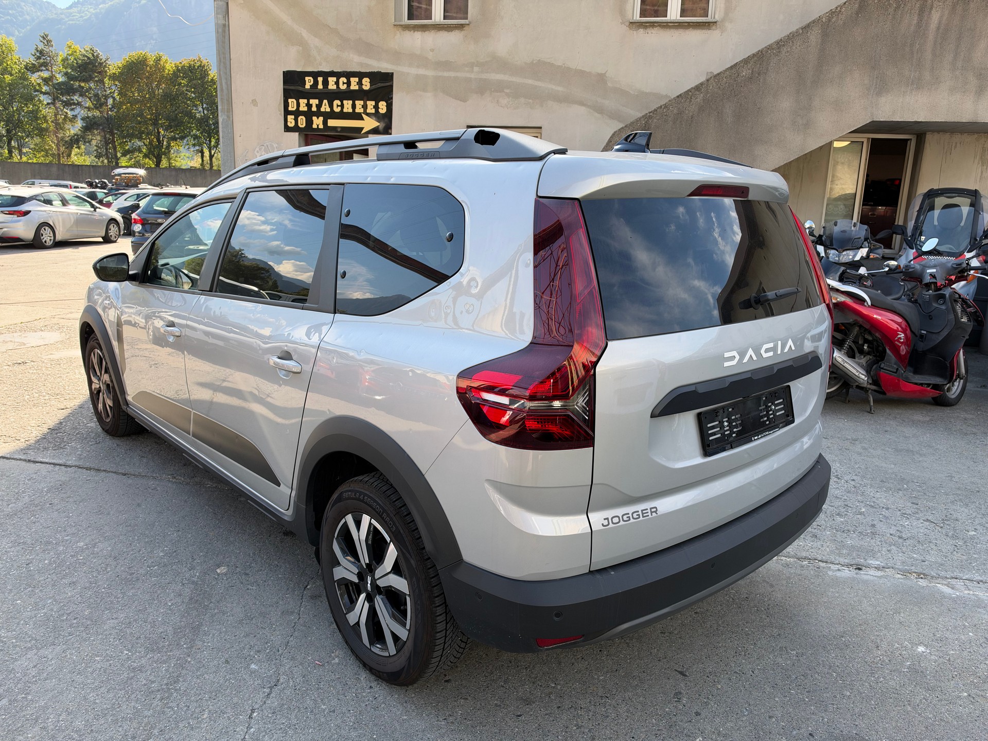 DACIA Jogger TCe 110 Extreme-image-7