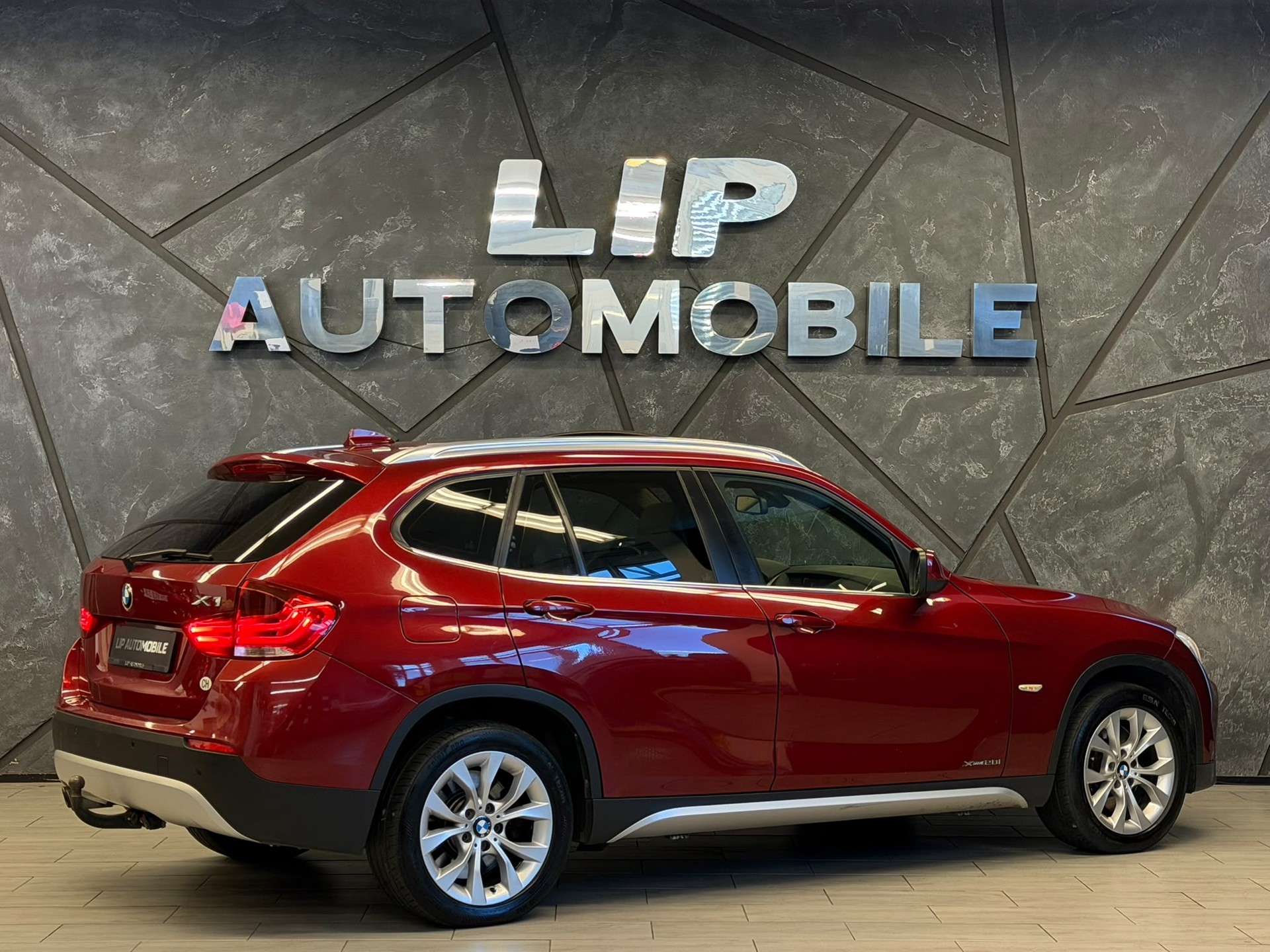 BMW X1 xDrive 28i Steptronic-image-5