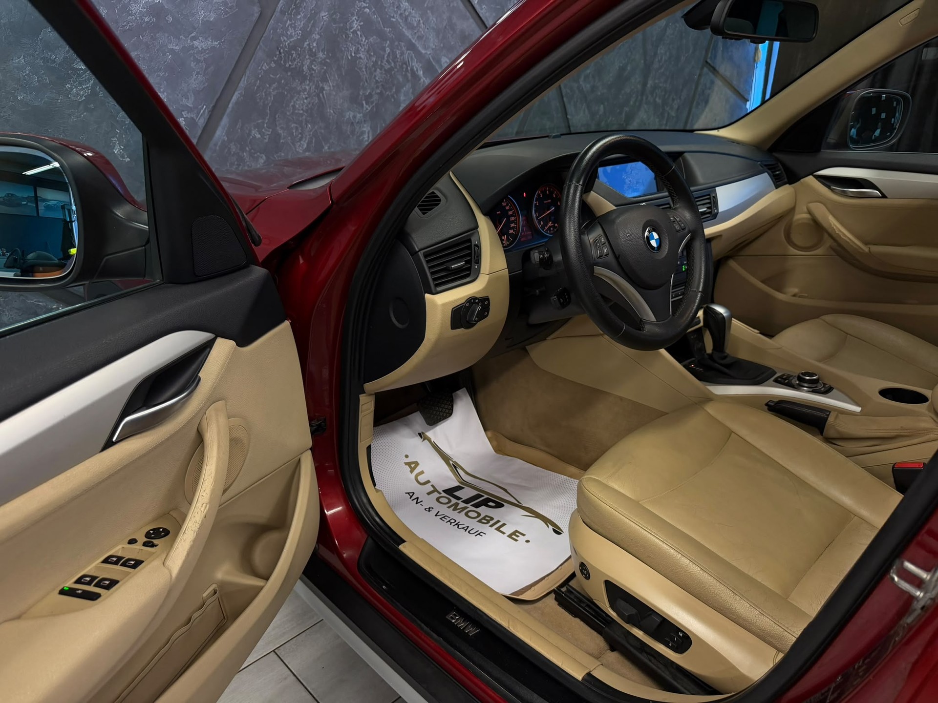 BMW X1 xDrive 28i Steptronic-image-13