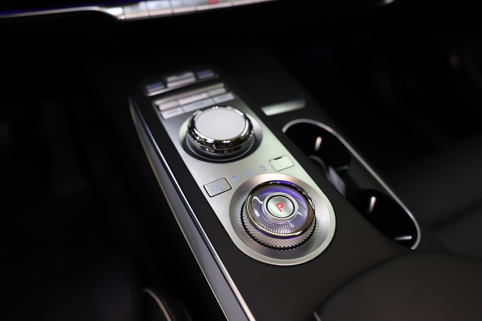 GENESIS GV70 Electrified Sport kWh 77,4 AWD * Capri Blue *-image-11