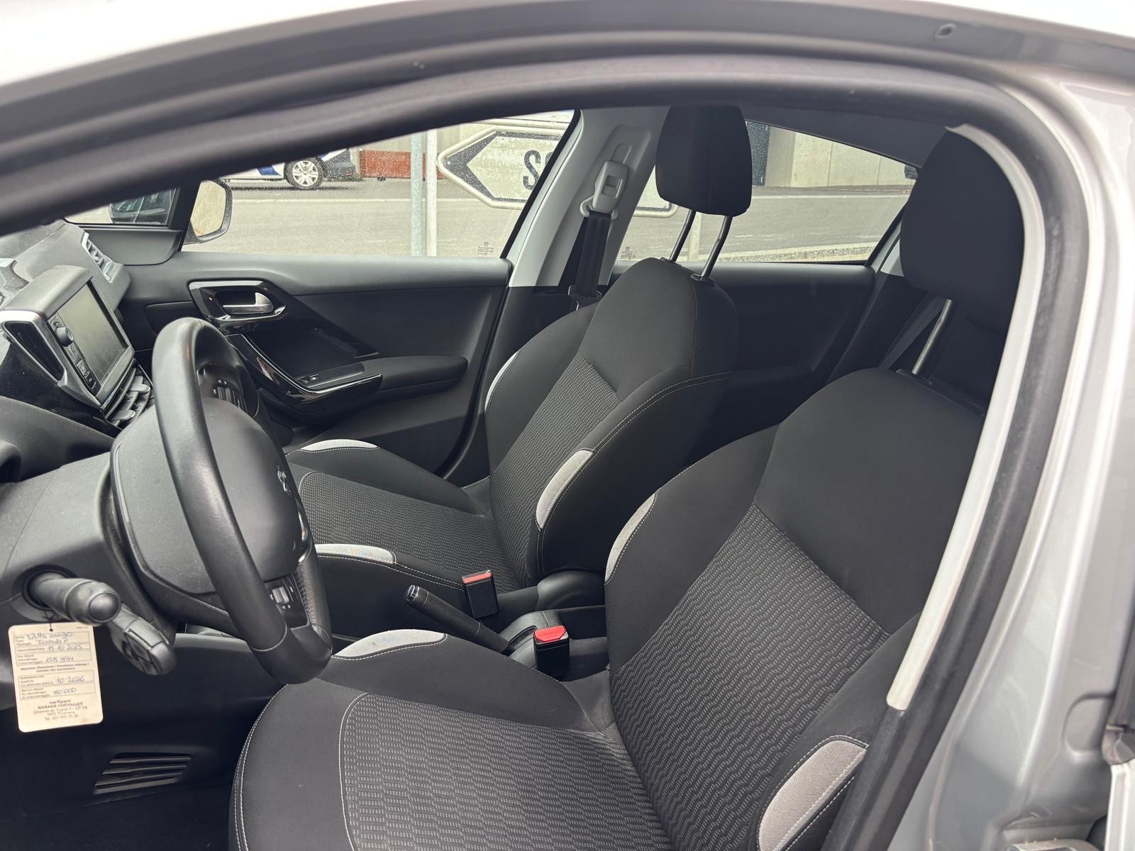 PEUGEOT 208 1.2 VTI Active-image-5