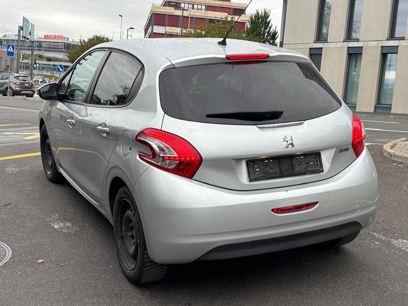 PEUGEOT 208 1.2 VTI Active-image-7