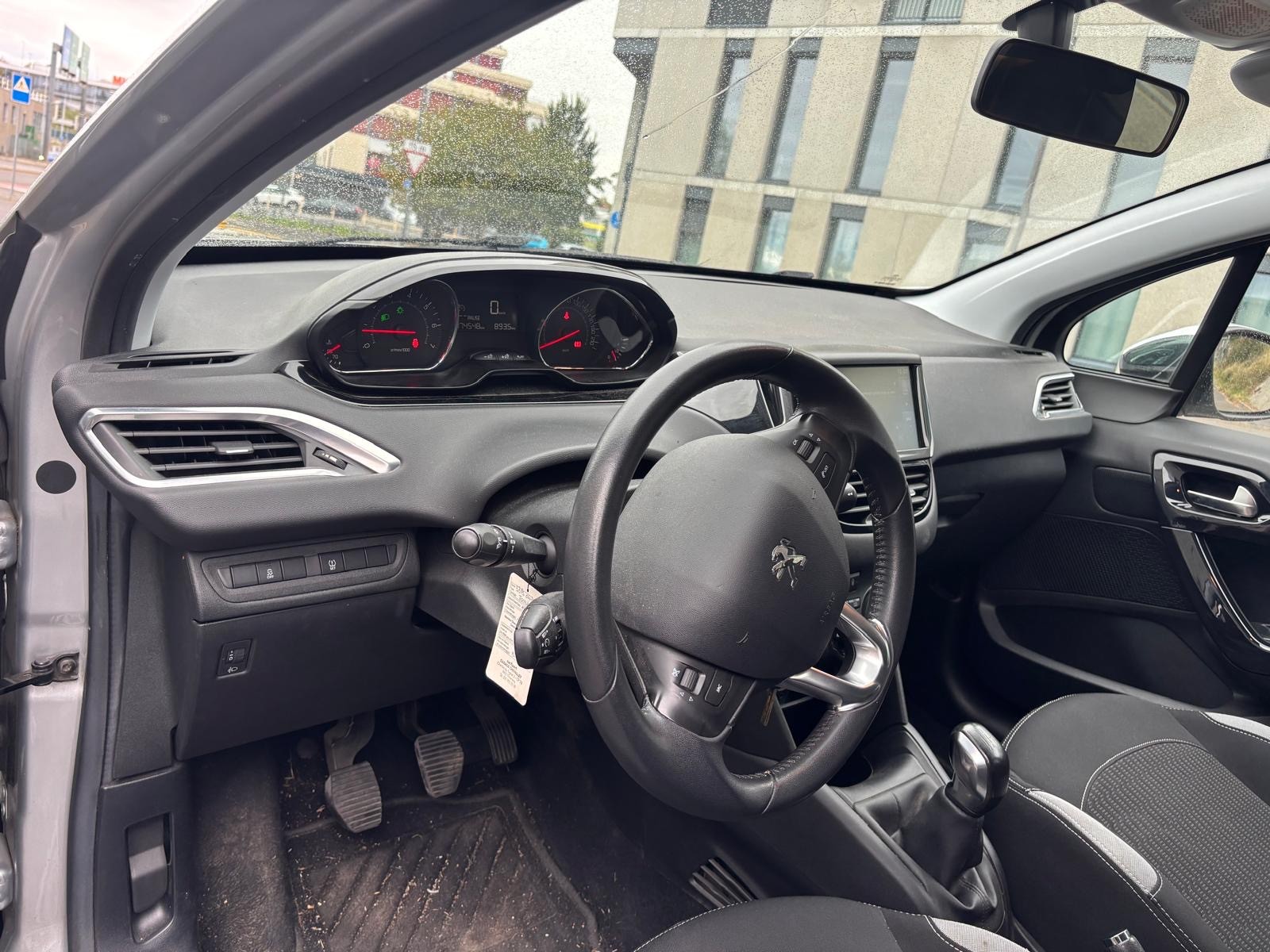 PEUGEOT 208 1.2 VTI Active-image-6