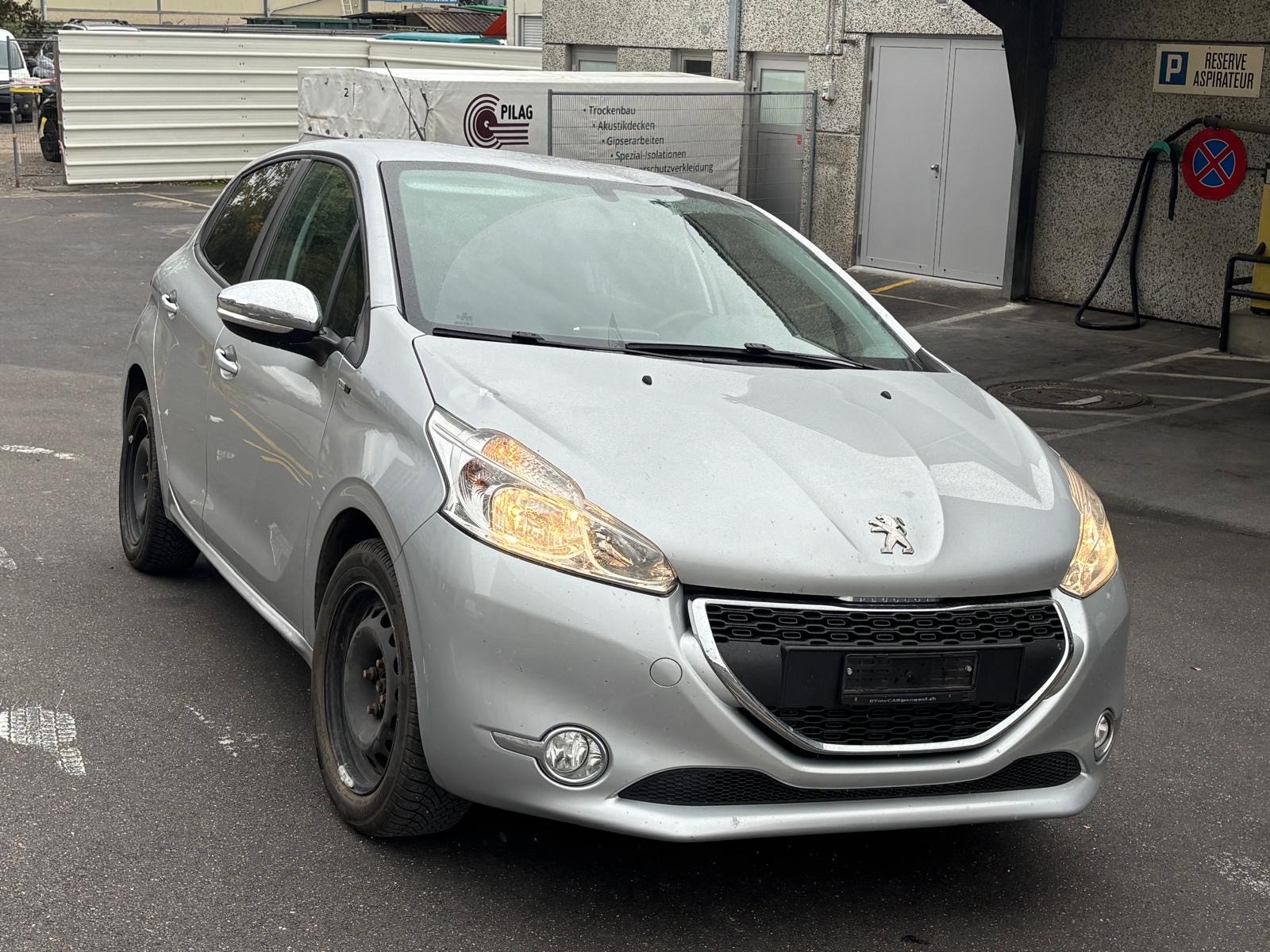 PEUGEOT 208 1.2 VTI Active-image-2