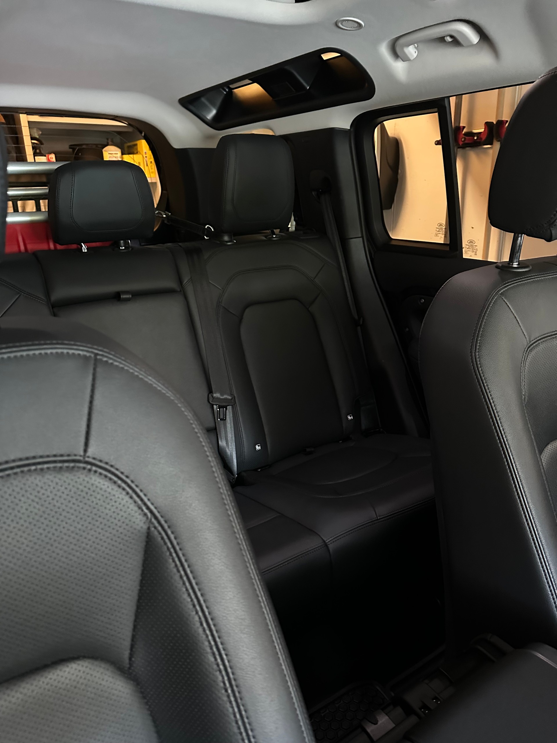 LAND ROVER 2.0 P400e XS-image-1