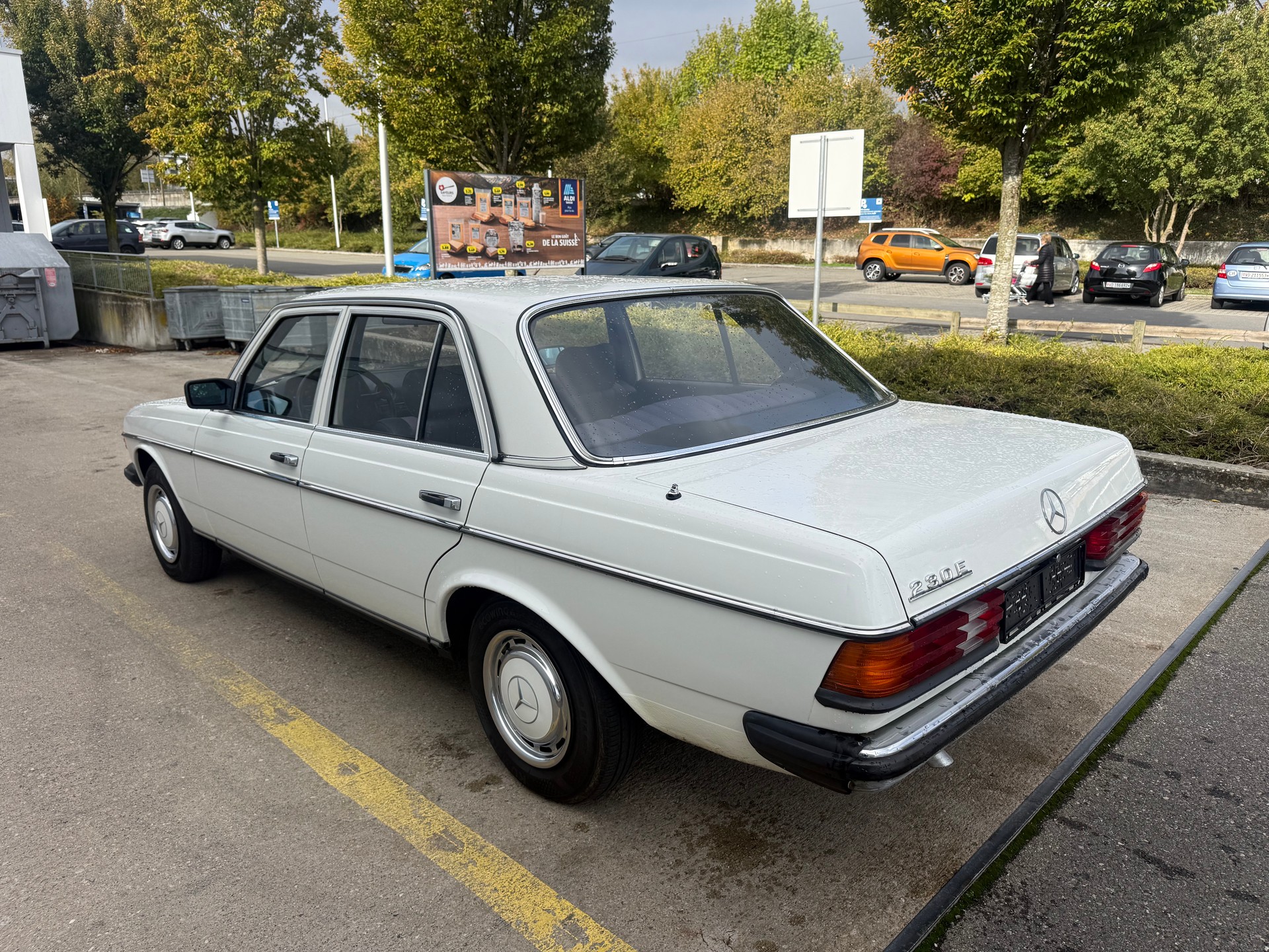 MERCEDES-BENZ E-image-4
