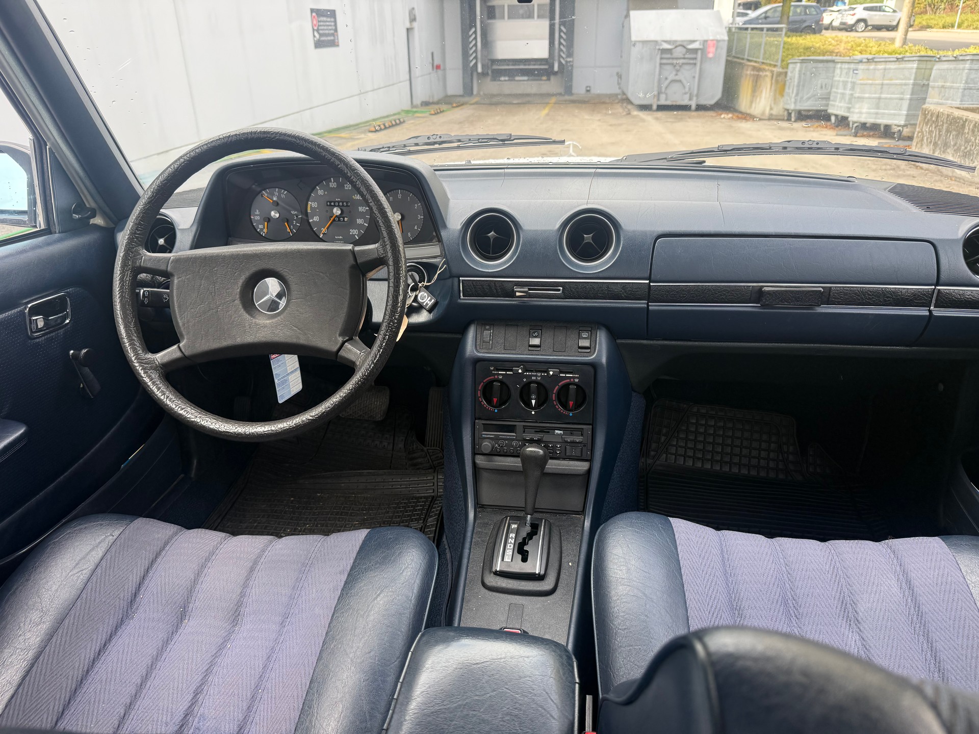 MERCEDES-BENZ E-image-9