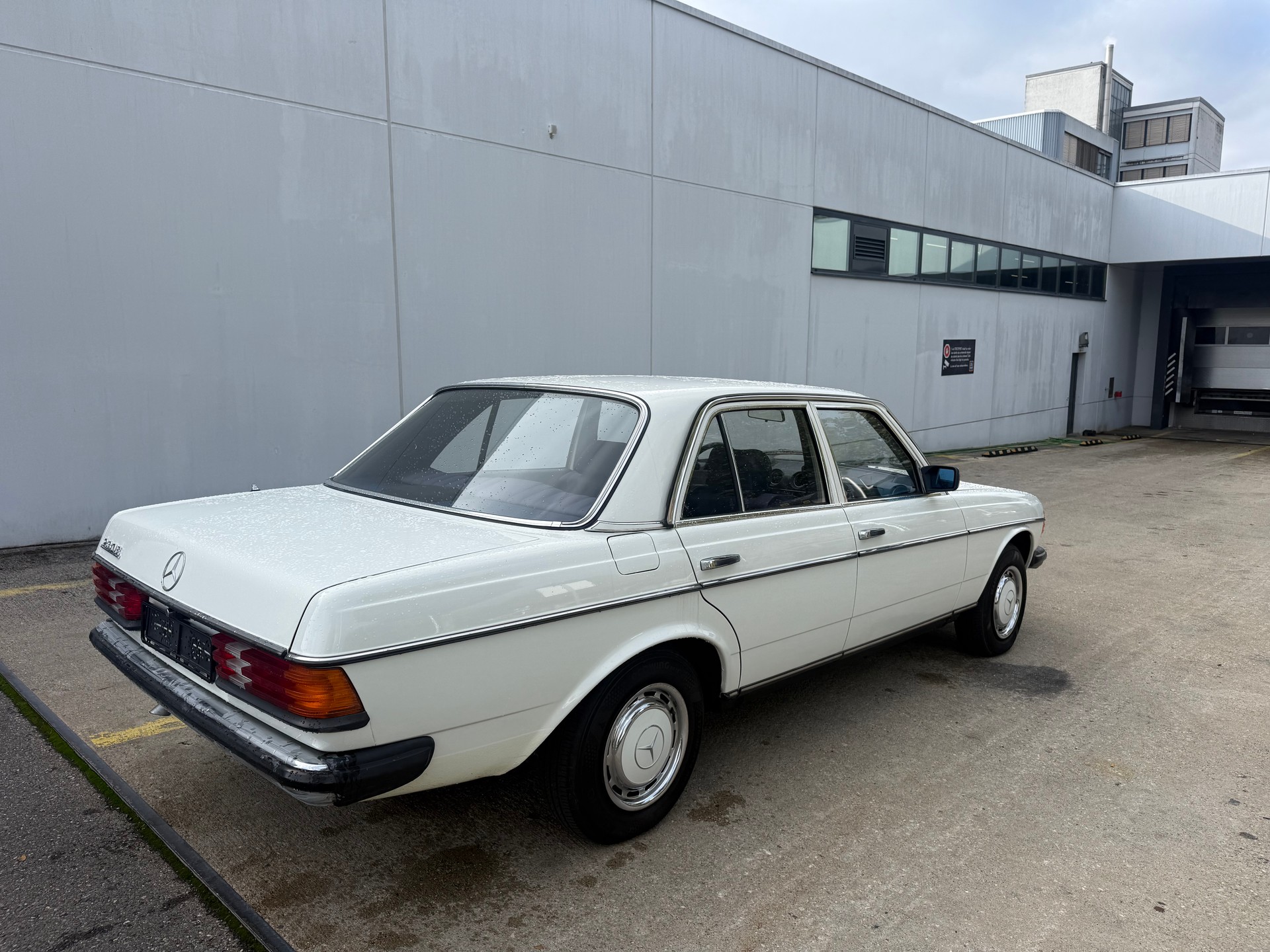 MERCEDES-BENZ E-image-6