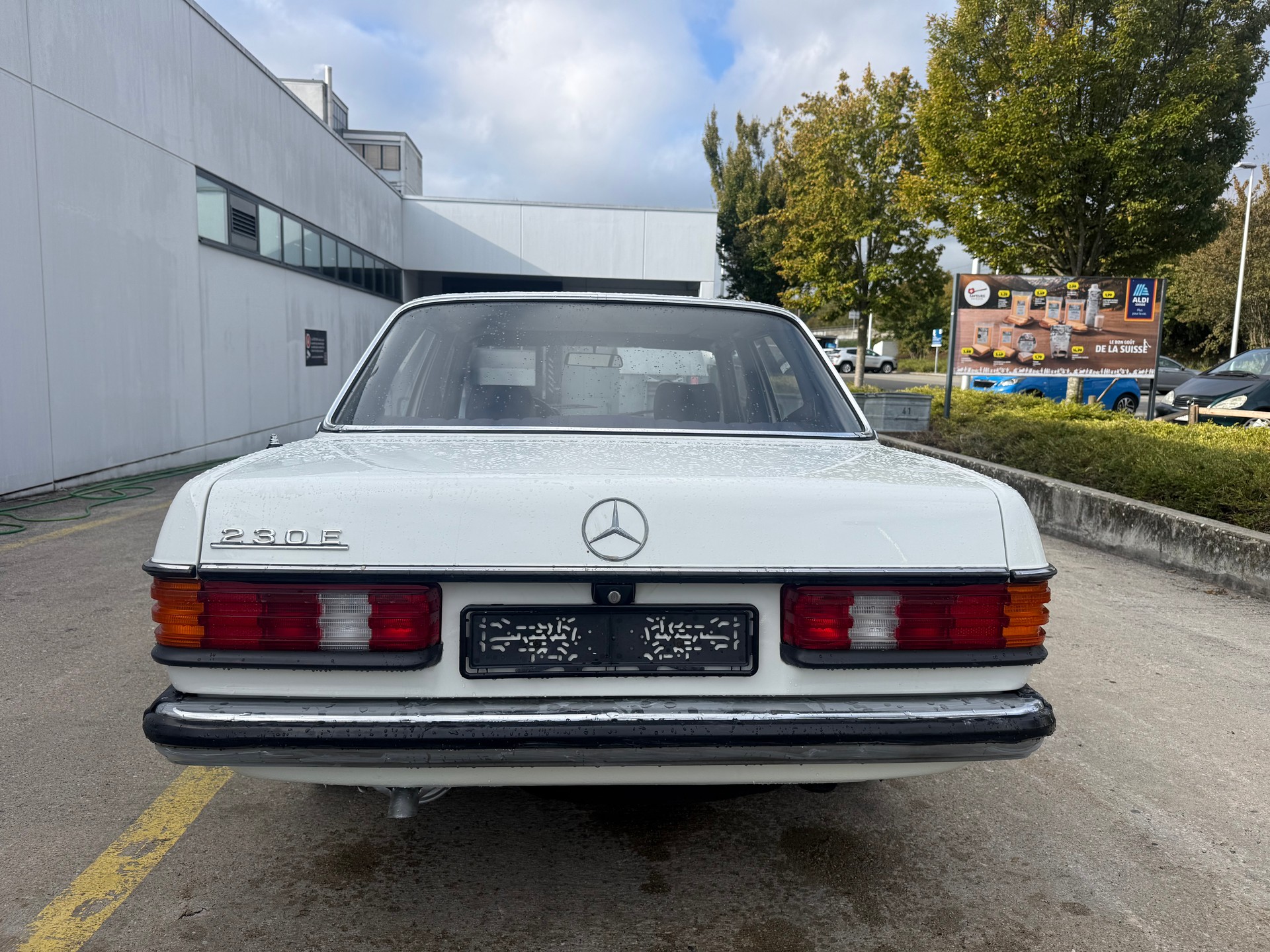 MERCEDES-BENZ E-image-5