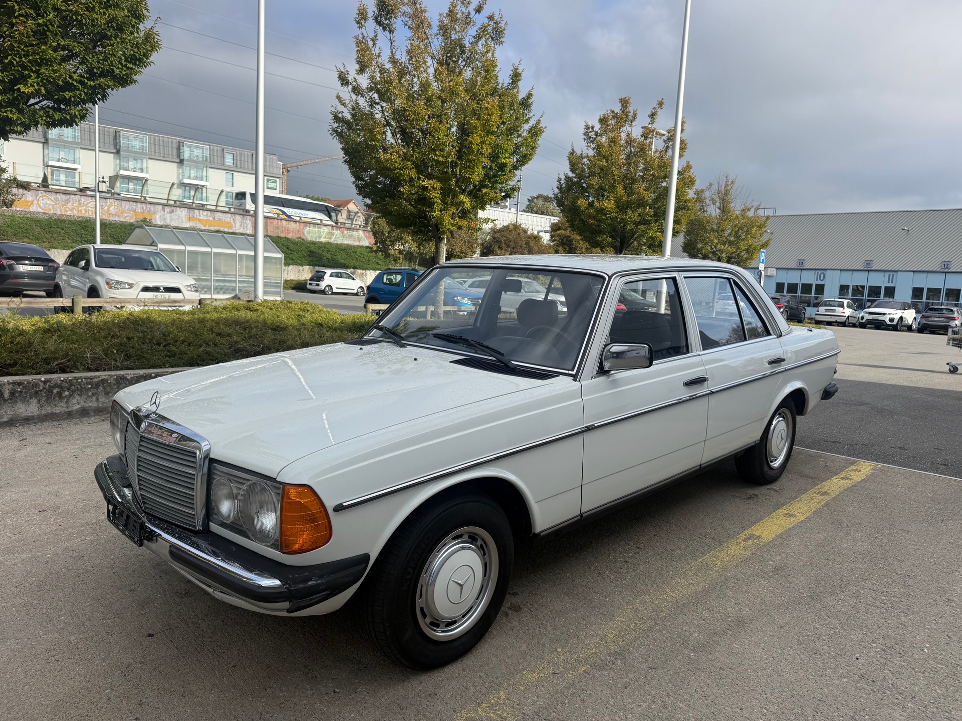 MERCEDES-BENZ E-image-2
