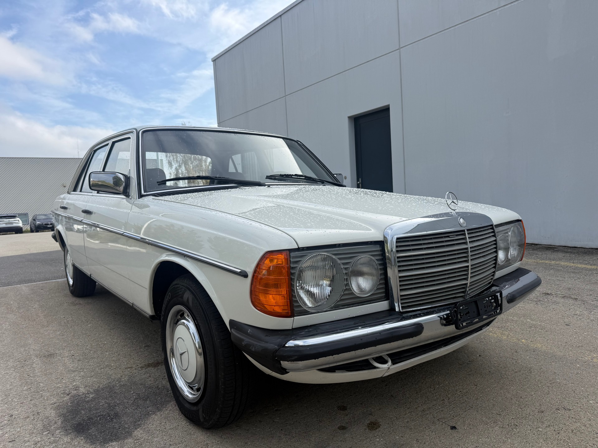 MERCEDES-BENZ E-image-0