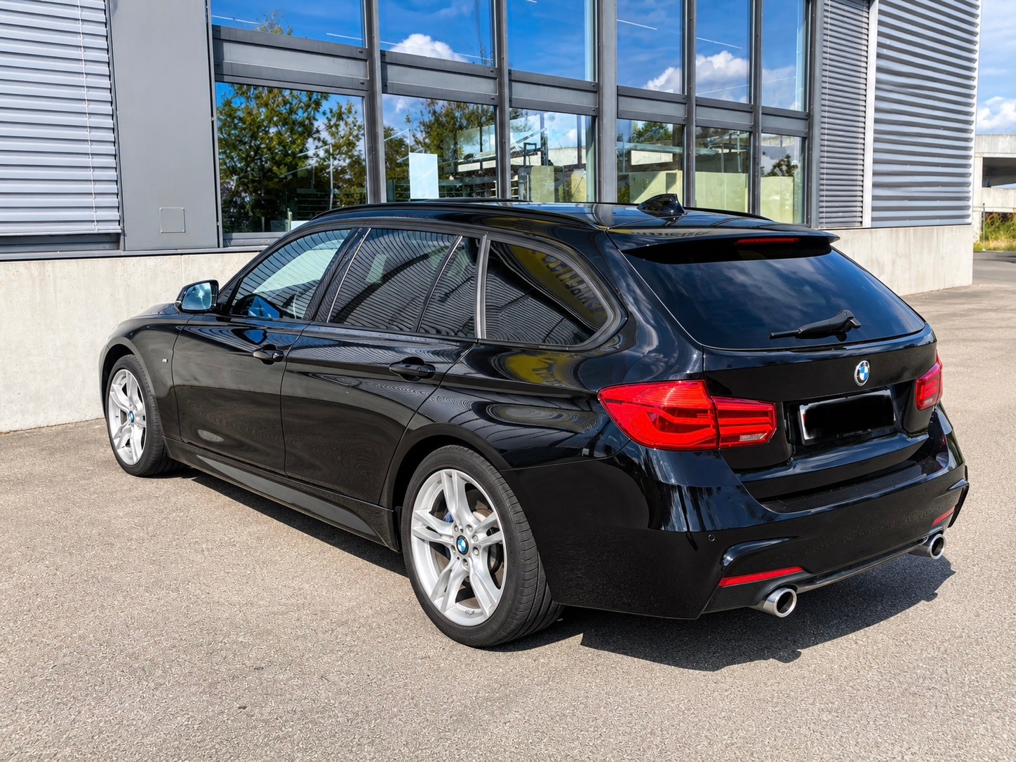 BMW 340i xDrive-image-3