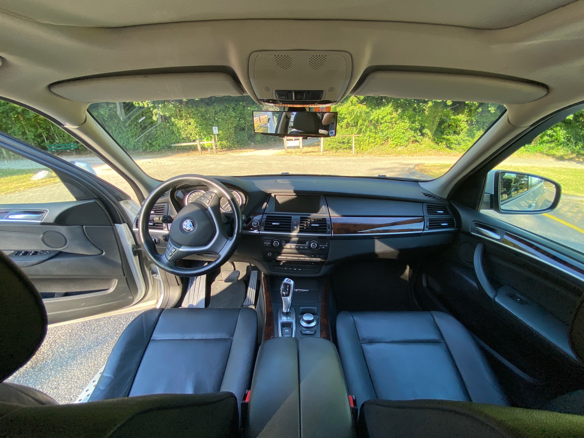 BMW xDrive 30i (3.0si)-image-3