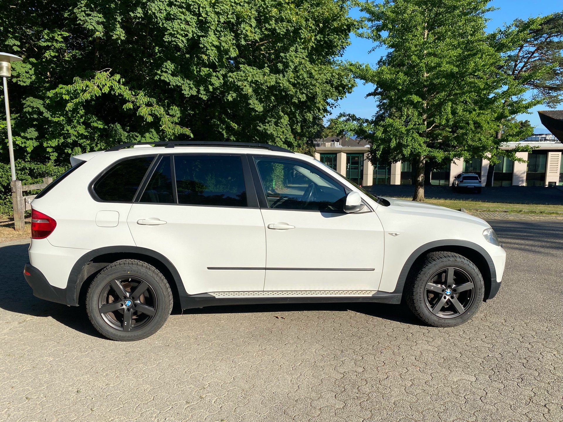 BMW xDrive 30i (3.0si)-image-1