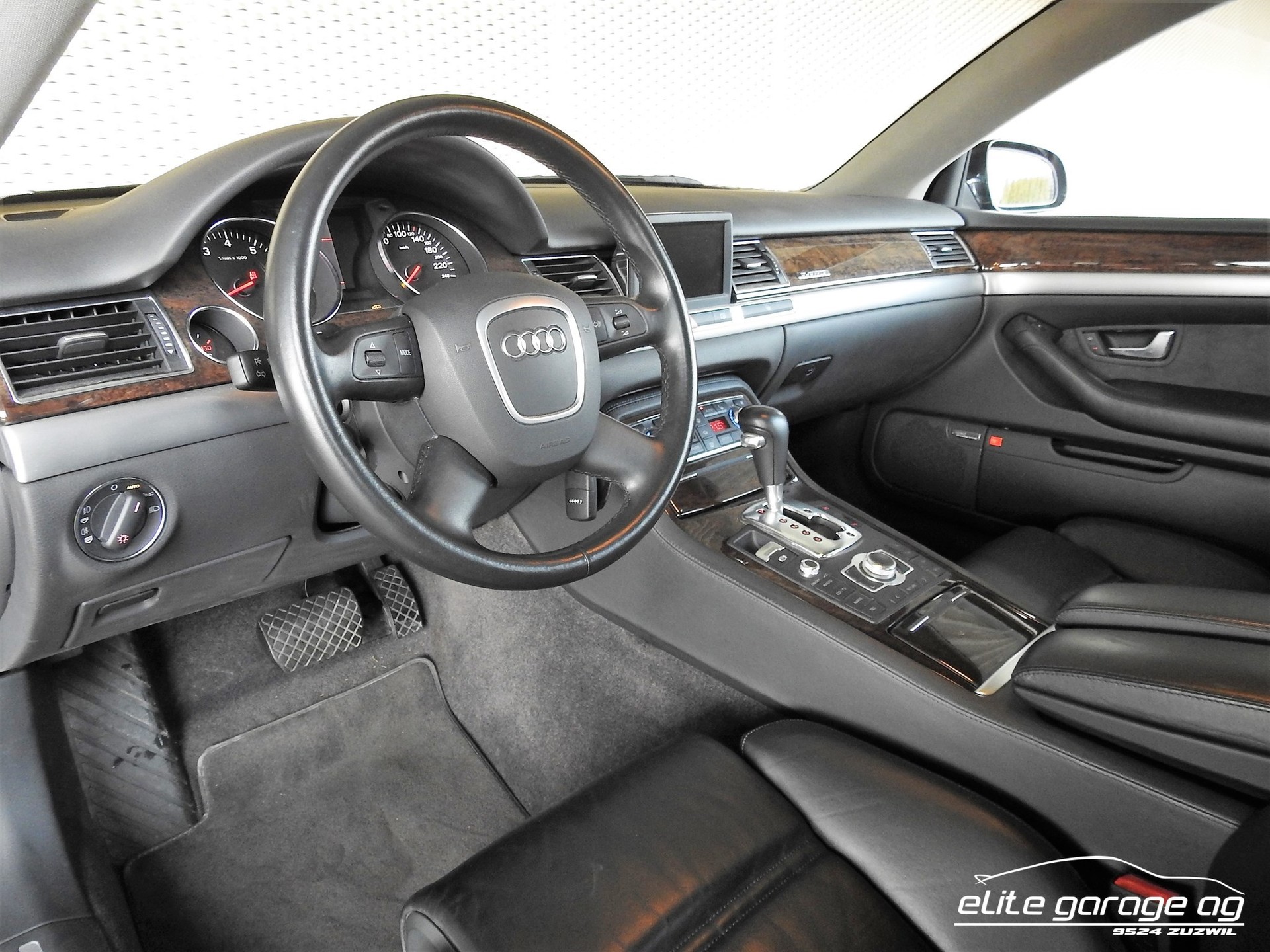 AUDI A8  6.0 quattro-image-6