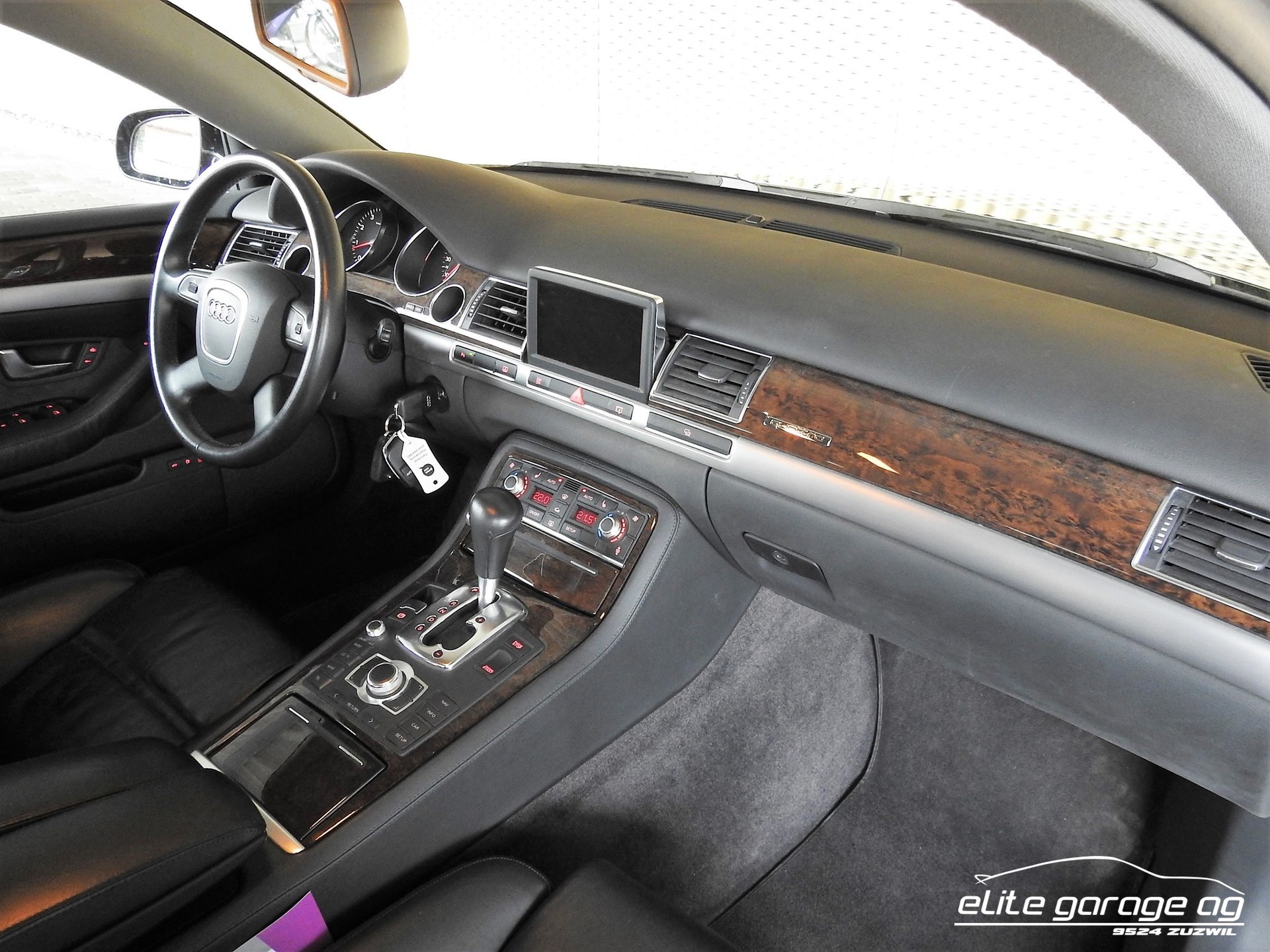 AUDI A8  6.0 quattro-image-7