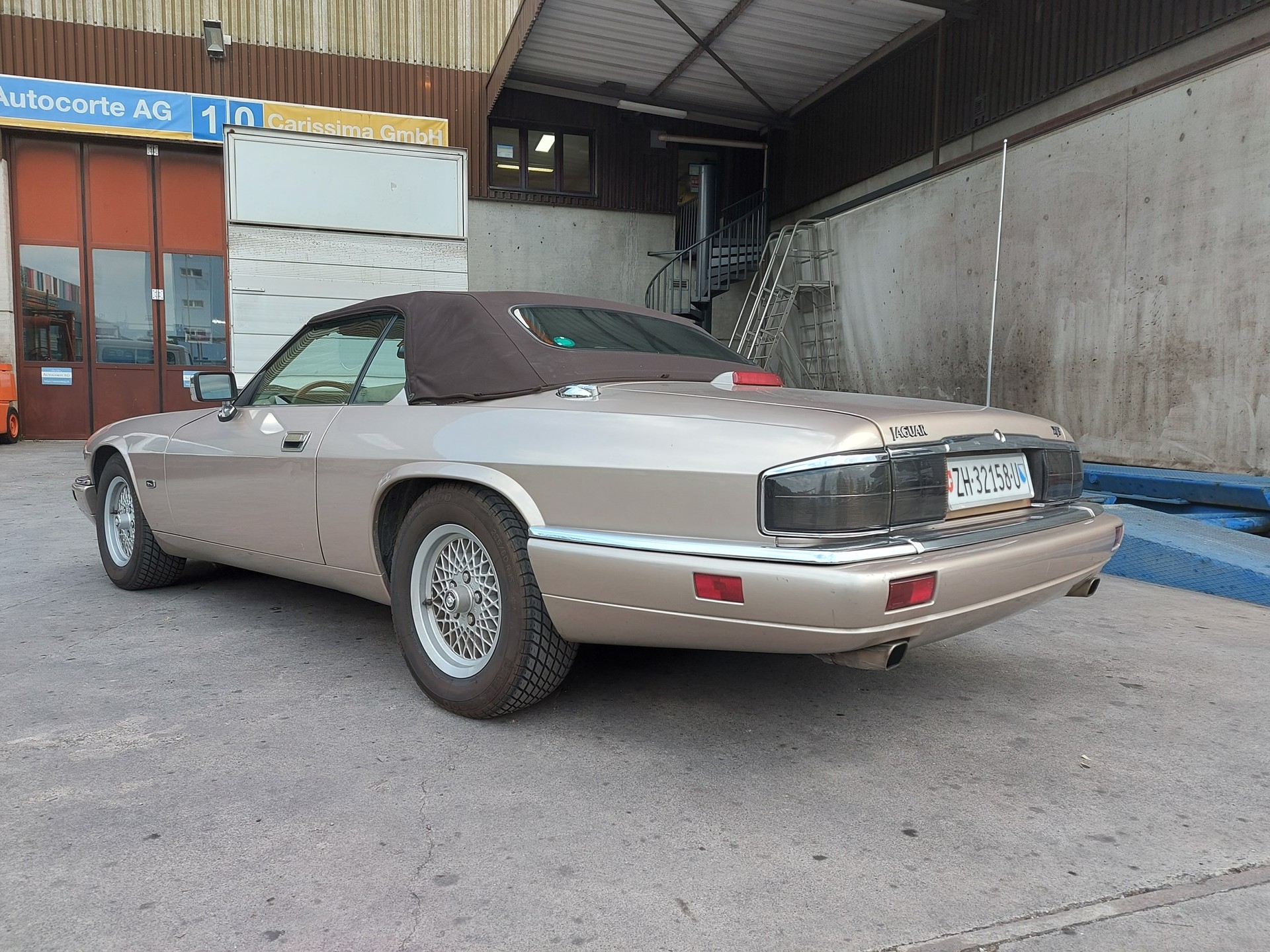JAGUAR XJS 4.0 Convertible-image-4