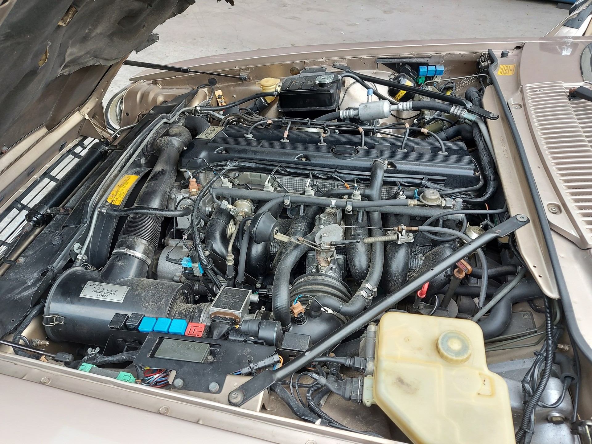 JAGUAR XJS 4.0 Convertible-image-15