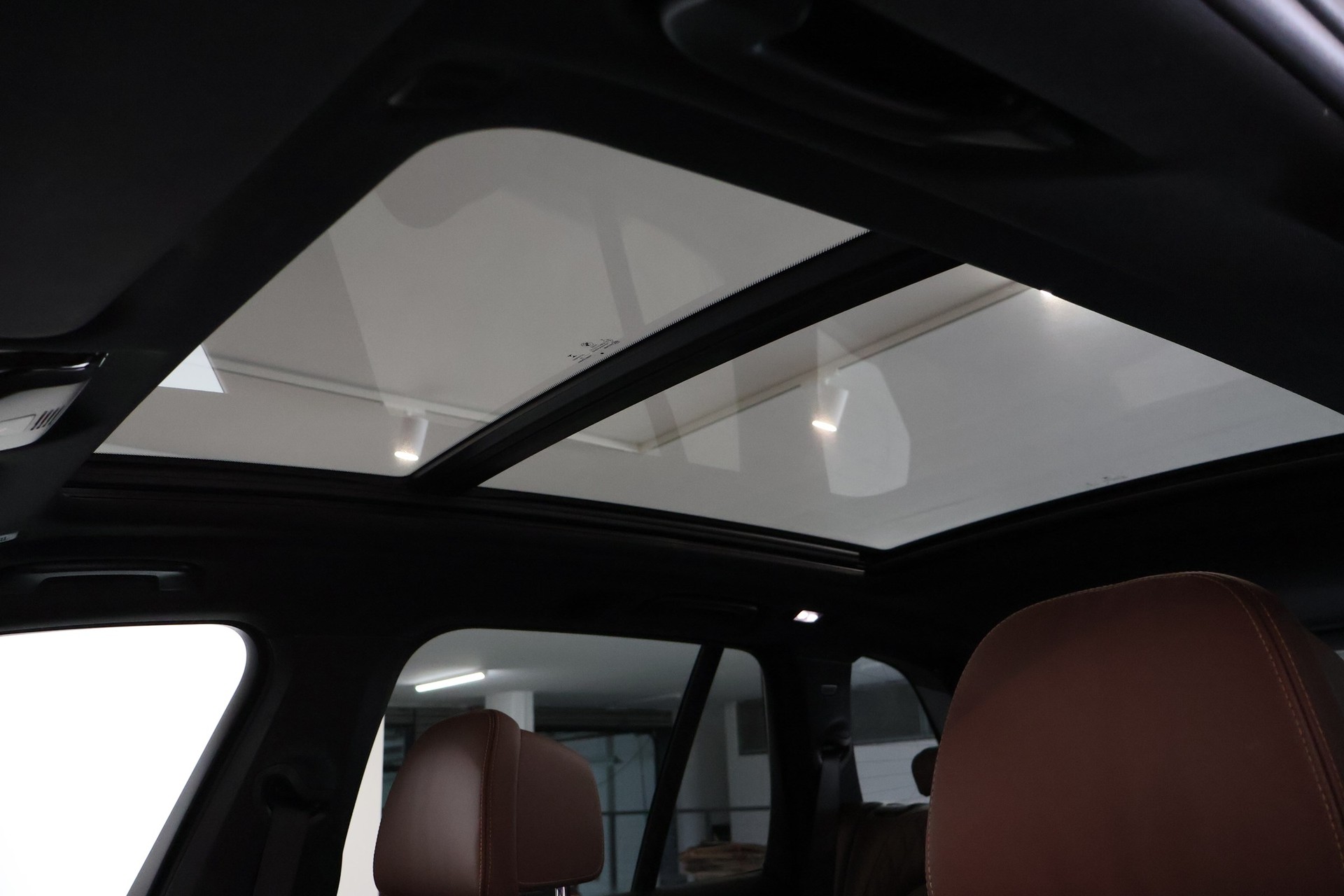 BMW X5 xDrive M50d Steptronic-image-16