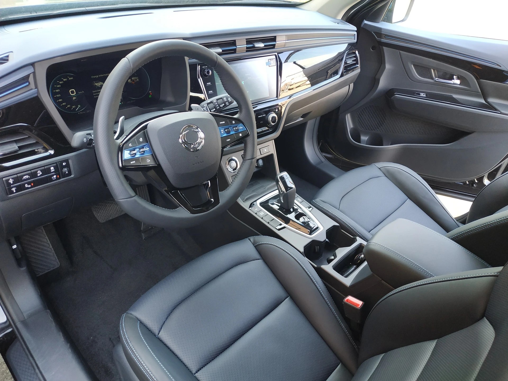 KGM-SsangYong Korando eMotion Titanium Plus-image-8