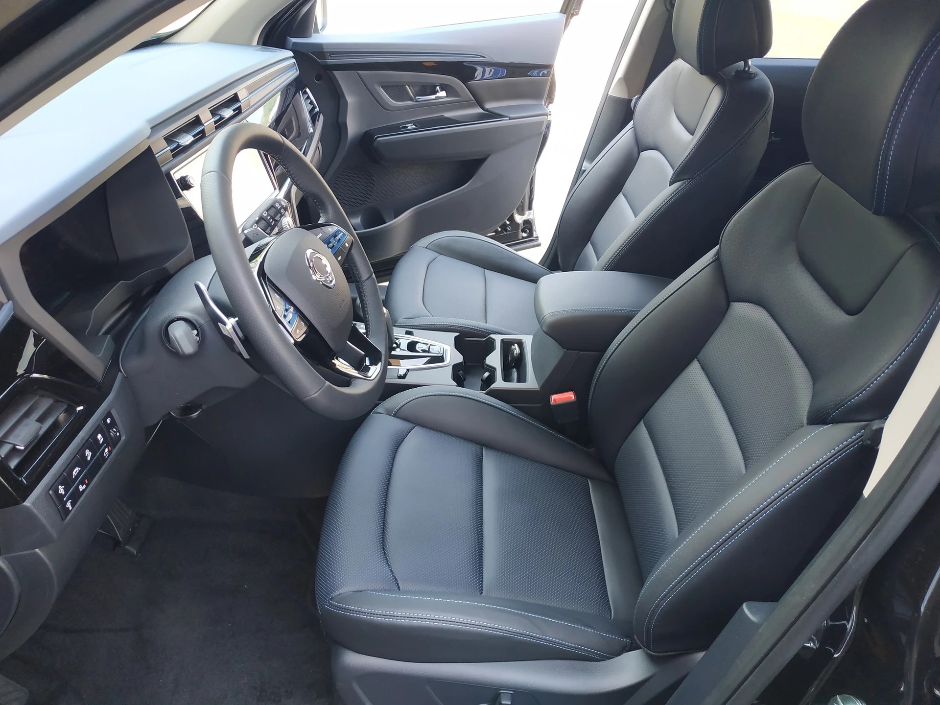 KGM-SsangYong Korando eMotion Titanium Plus-image-10